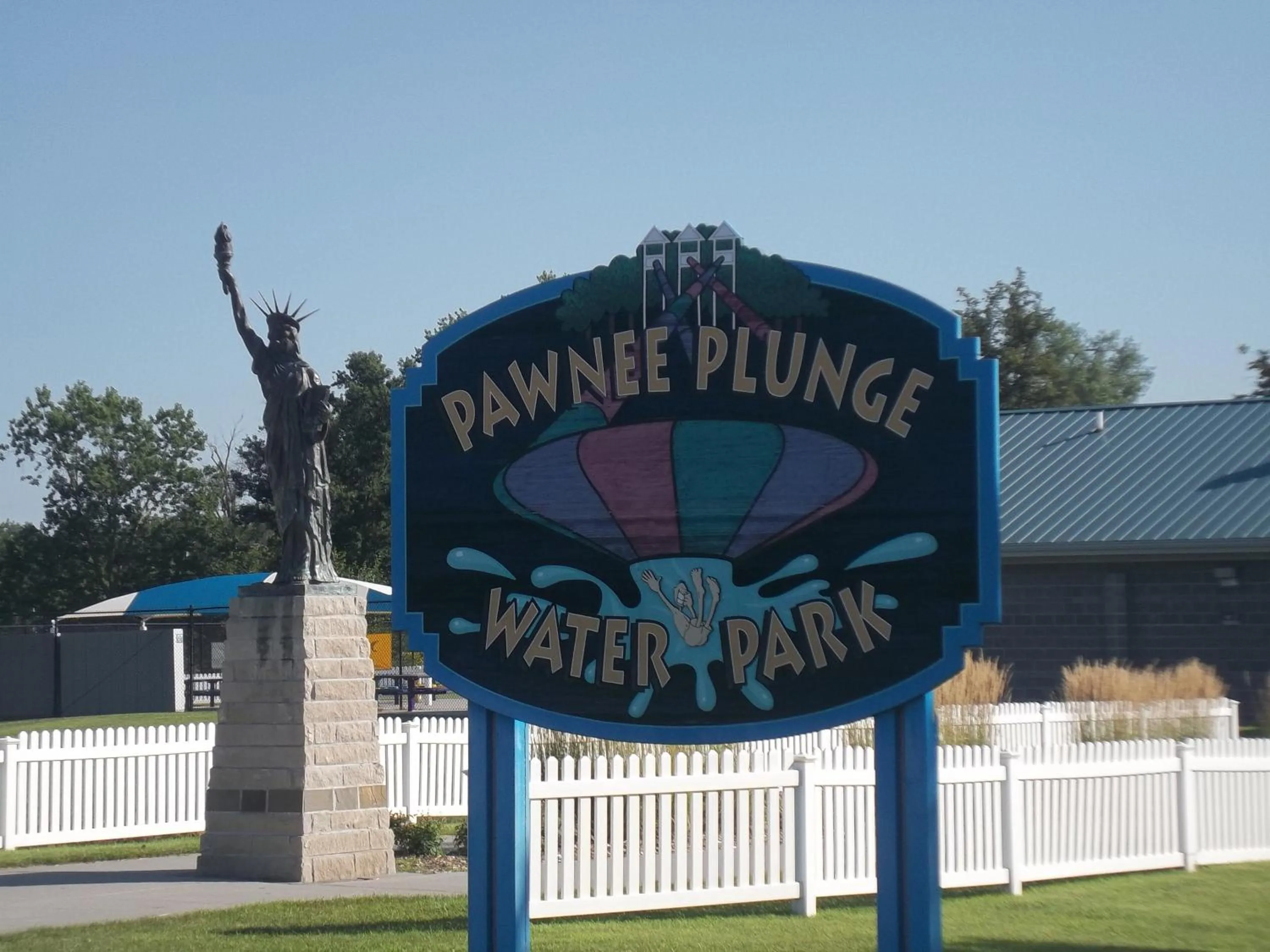 Swimming pool in Columbus Inn