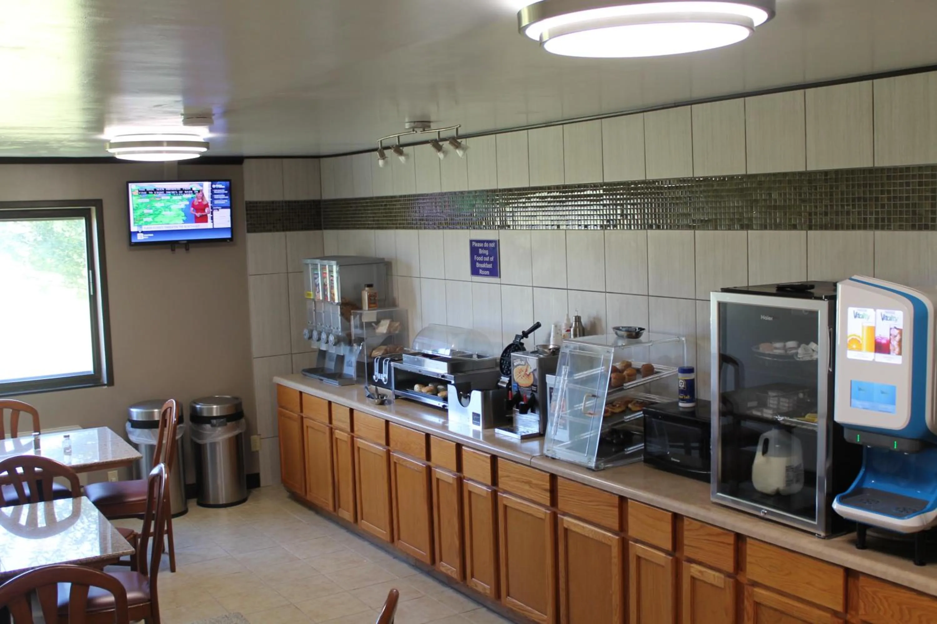 Continental breakfast in Columbus Inn