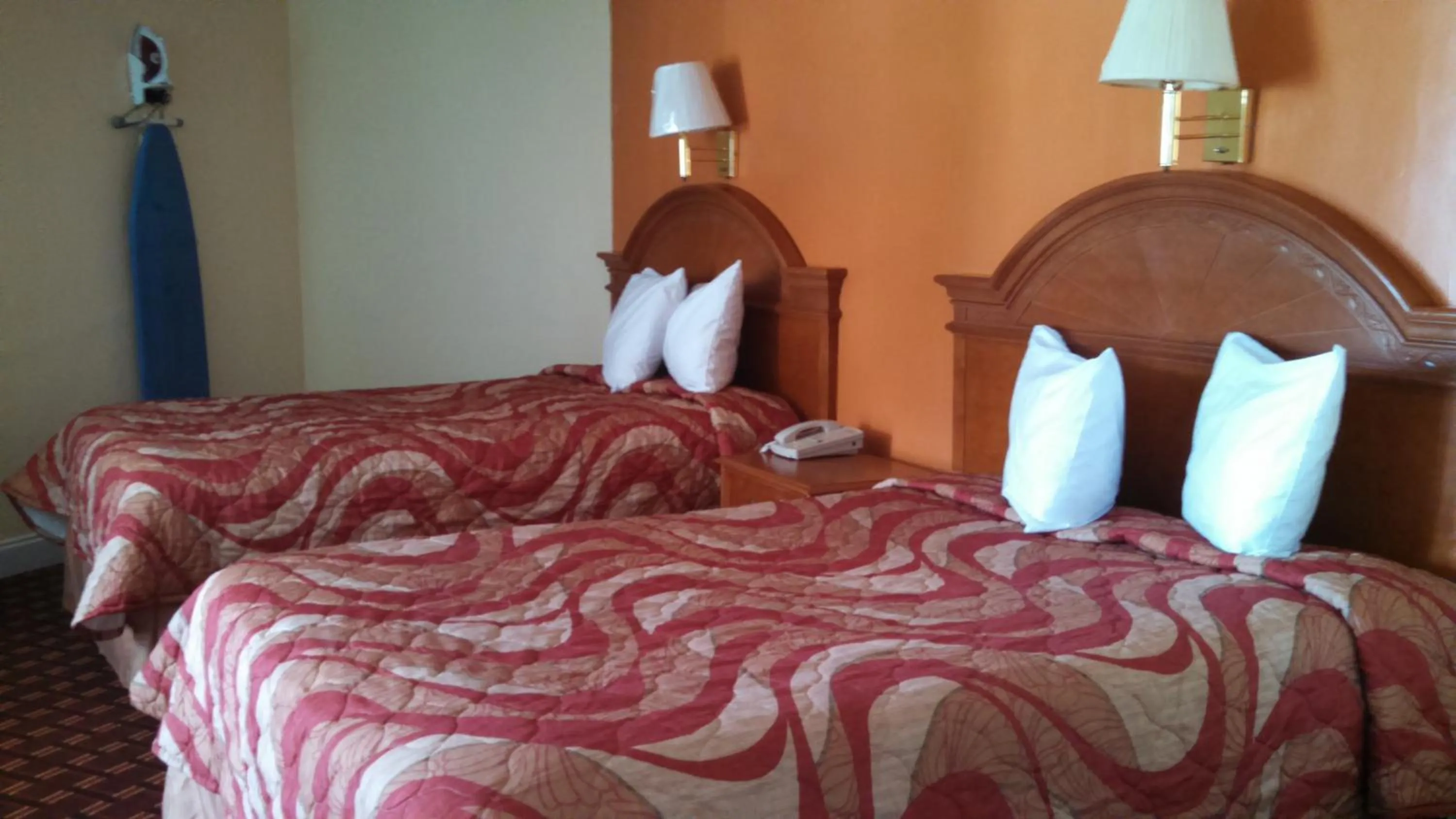 Bed in Mount Vernon Inn