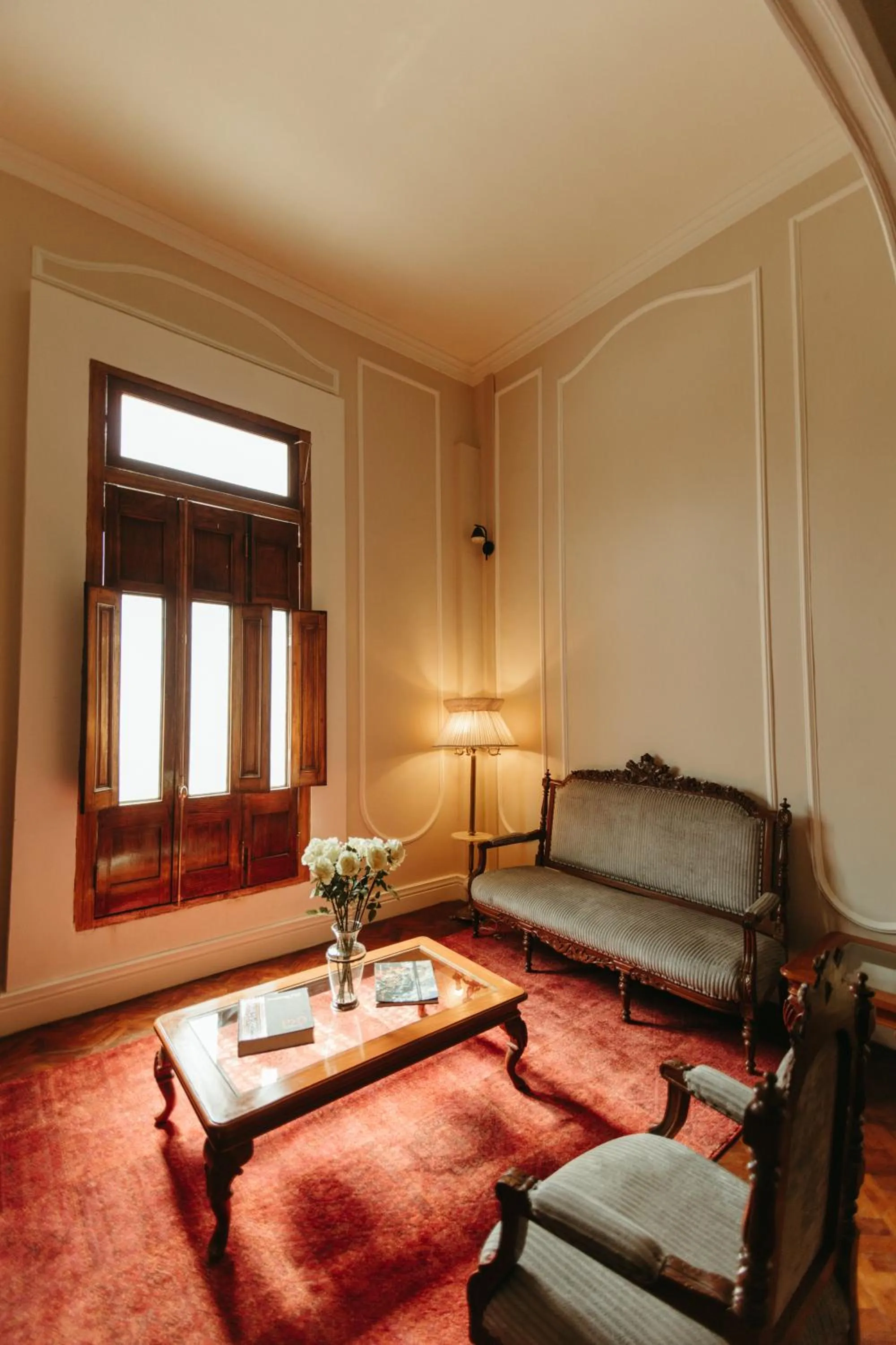 Seating area in Plaza Central