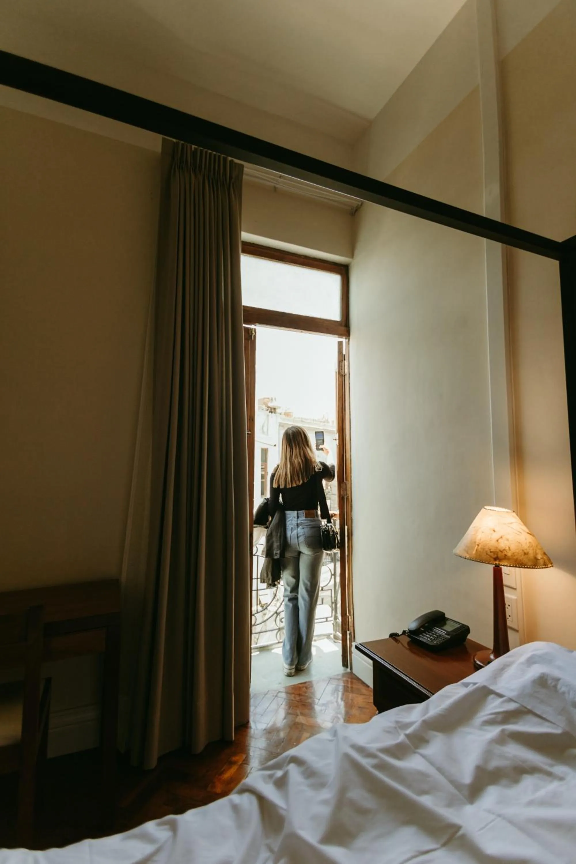 Photo of the whole room, Bed in Plaza Central
