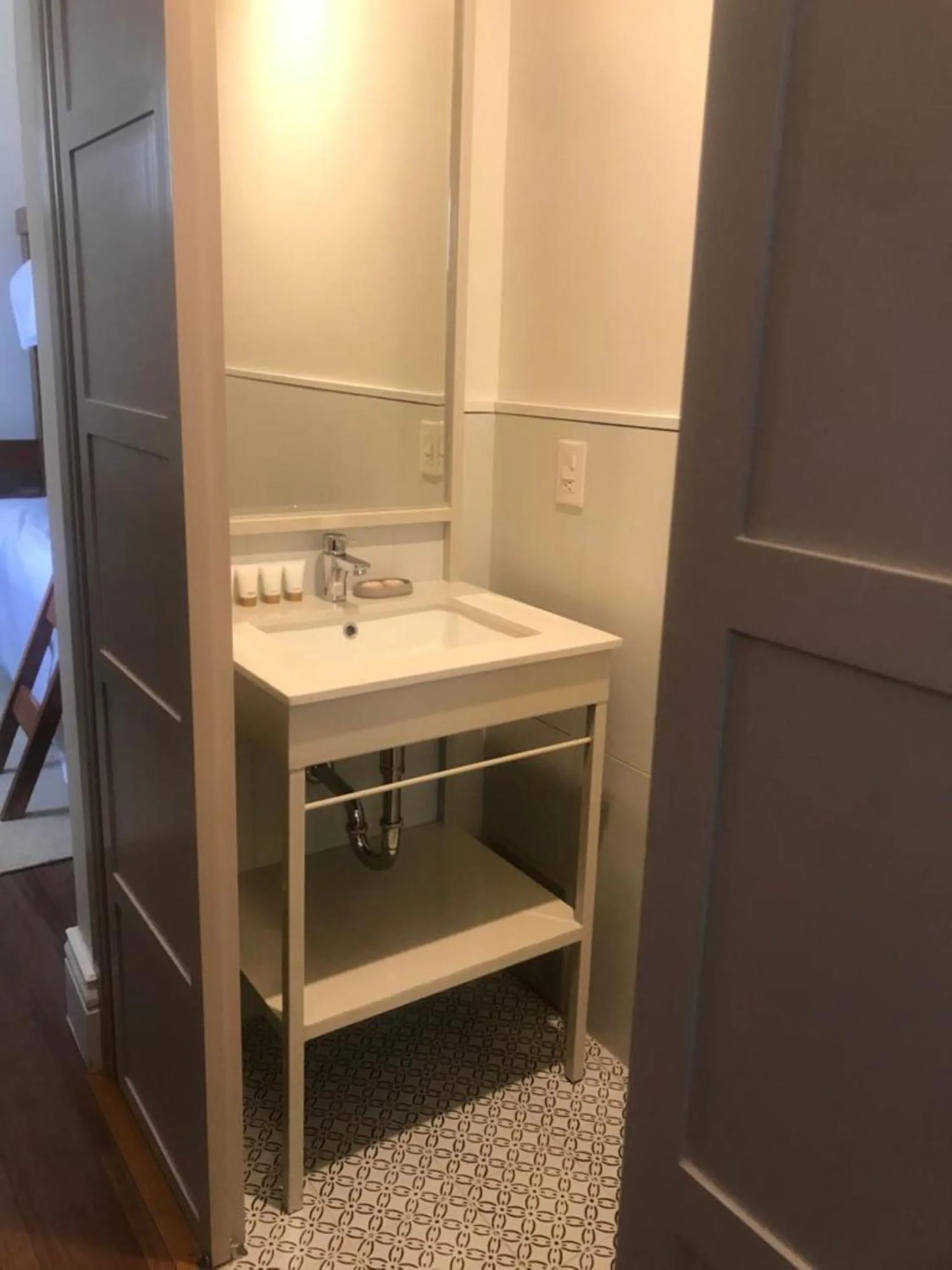 Bathroom in Plaza Central