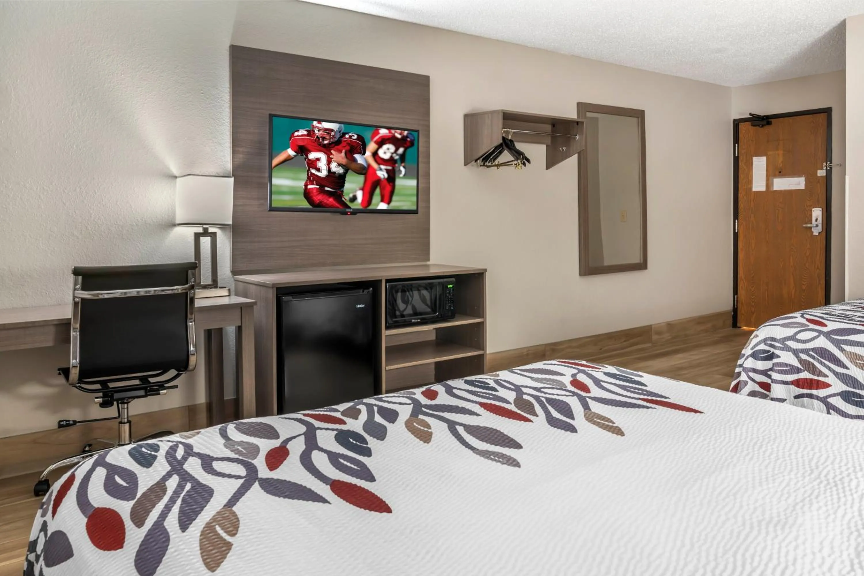 View (from property/room), Bed in Red Roof Inn Queensbury