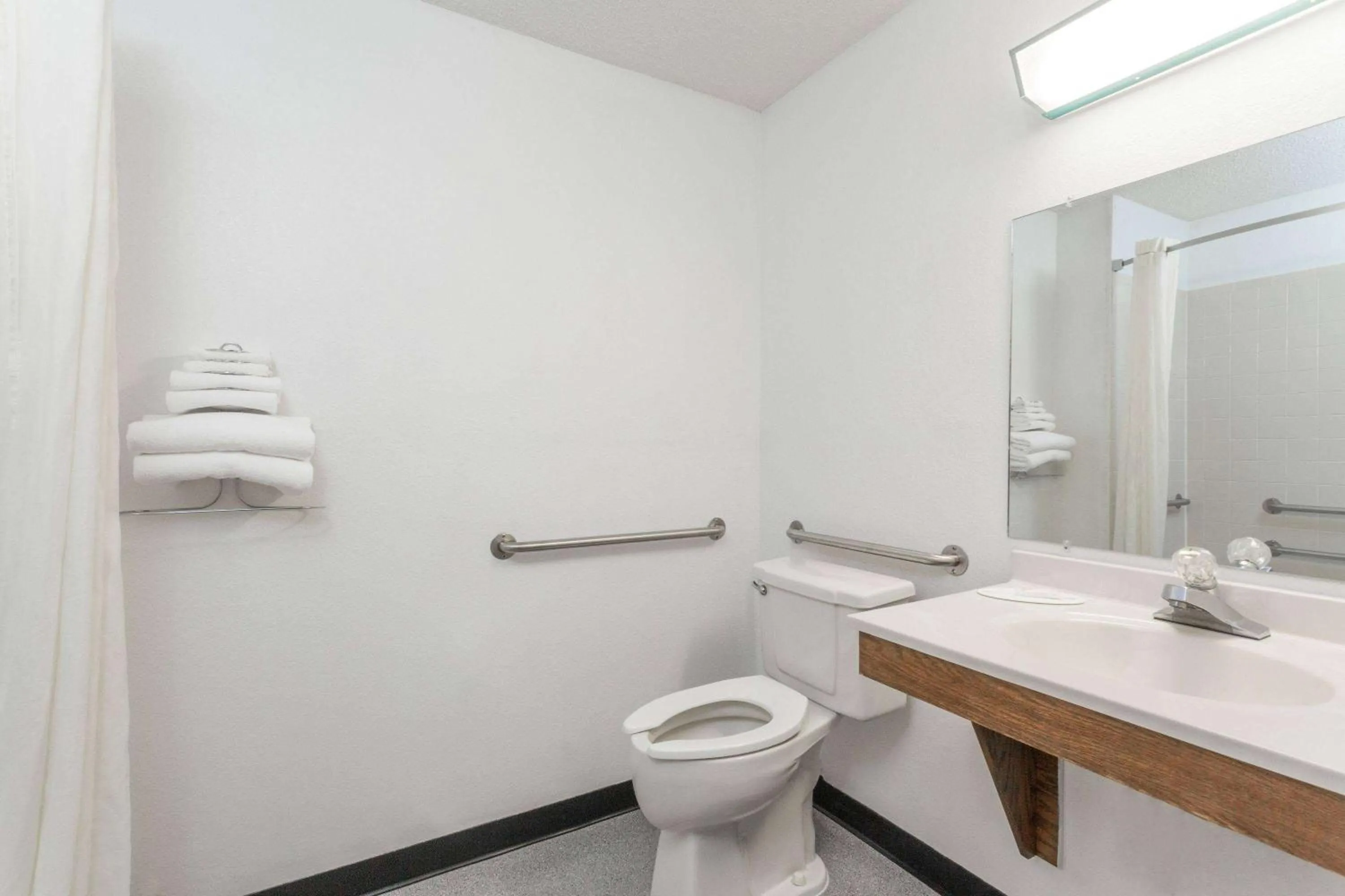 TV and multimedia in Super 8 by Wyndham Queensbury Glens Falls