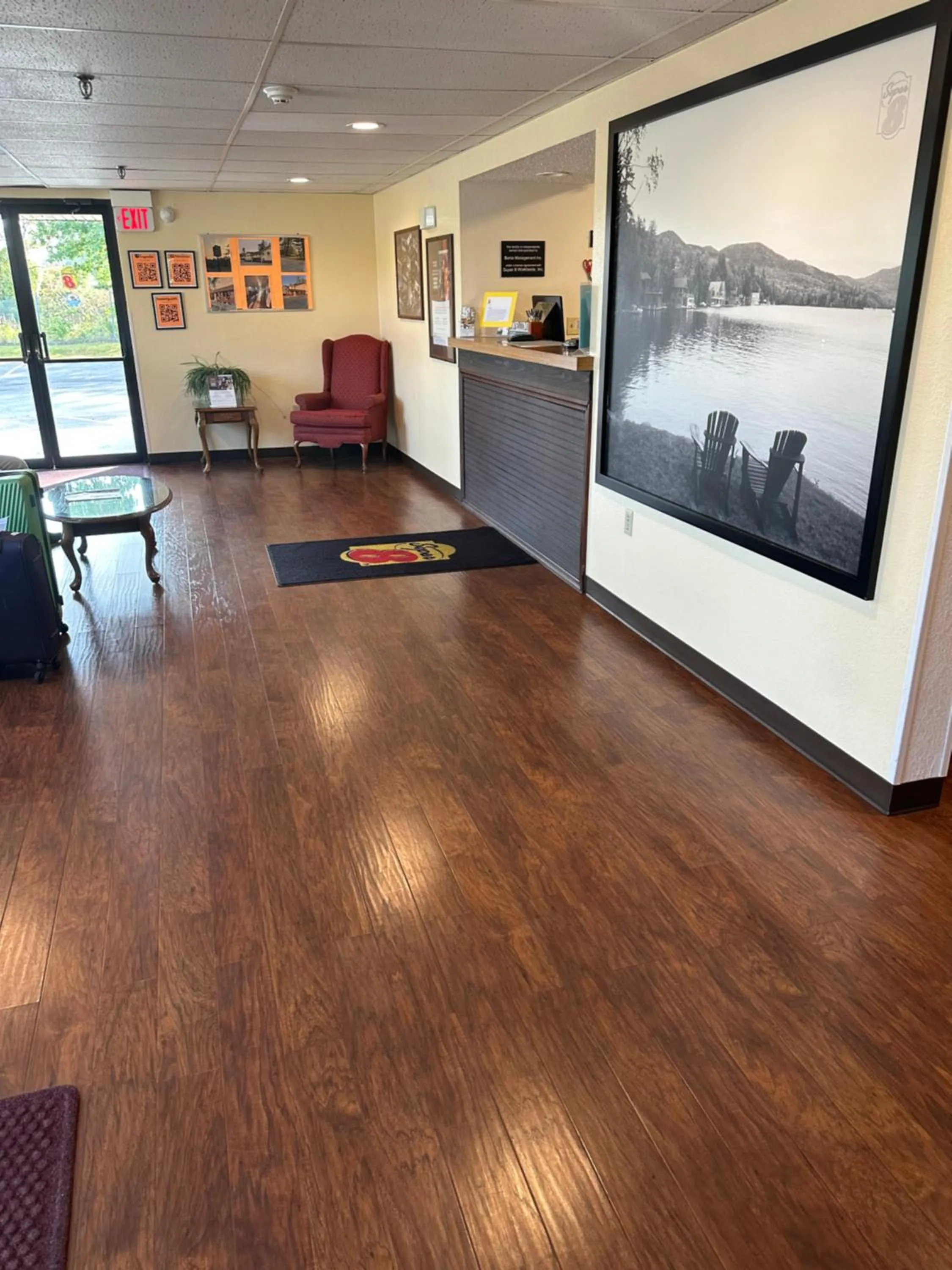 Lobby or reception in Super 8 by Wyndham Queensbury Glens Falls