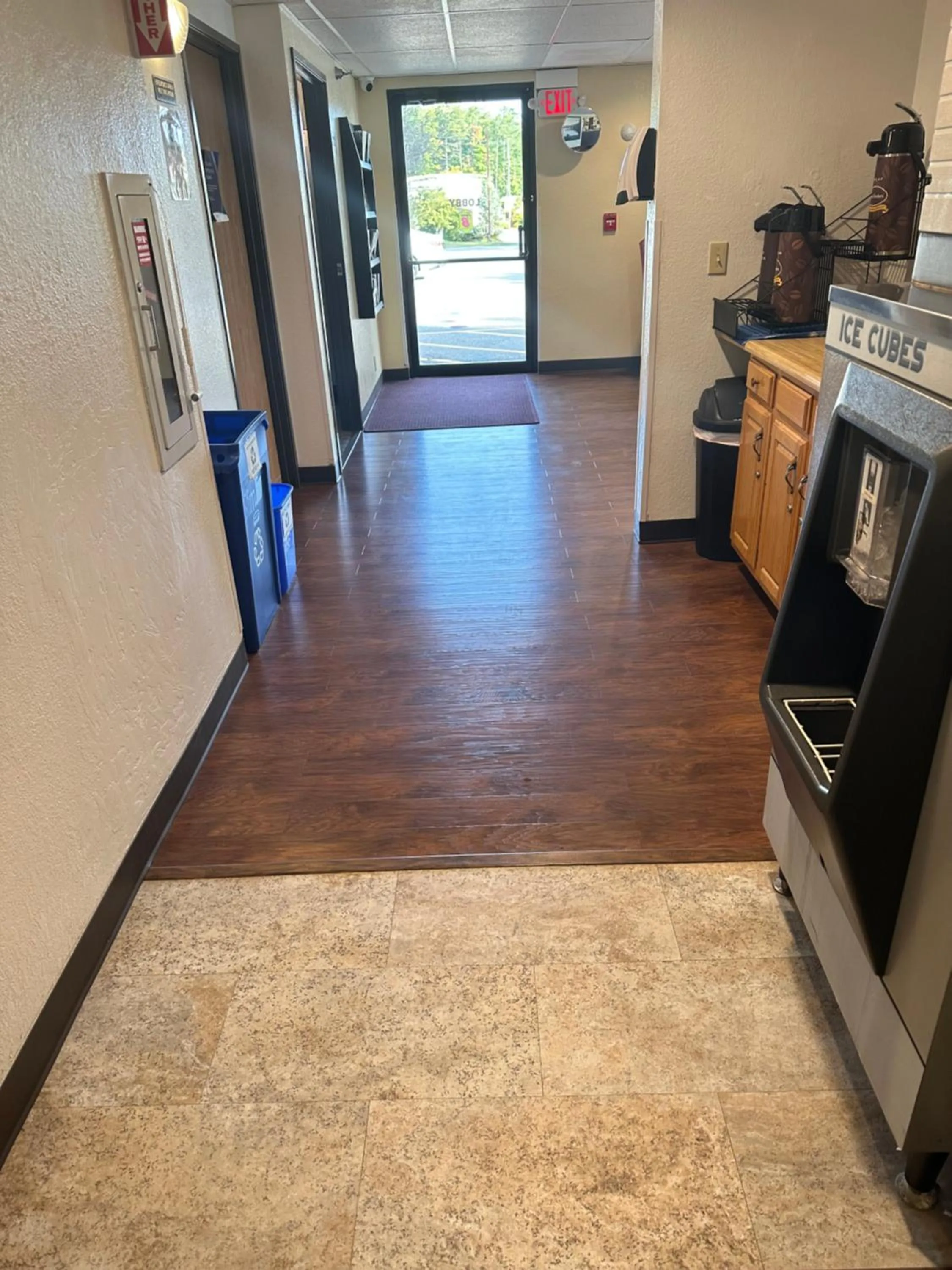 Coffee/tea facilities in Super 8 by Wyndham Queensbury Glens Falls