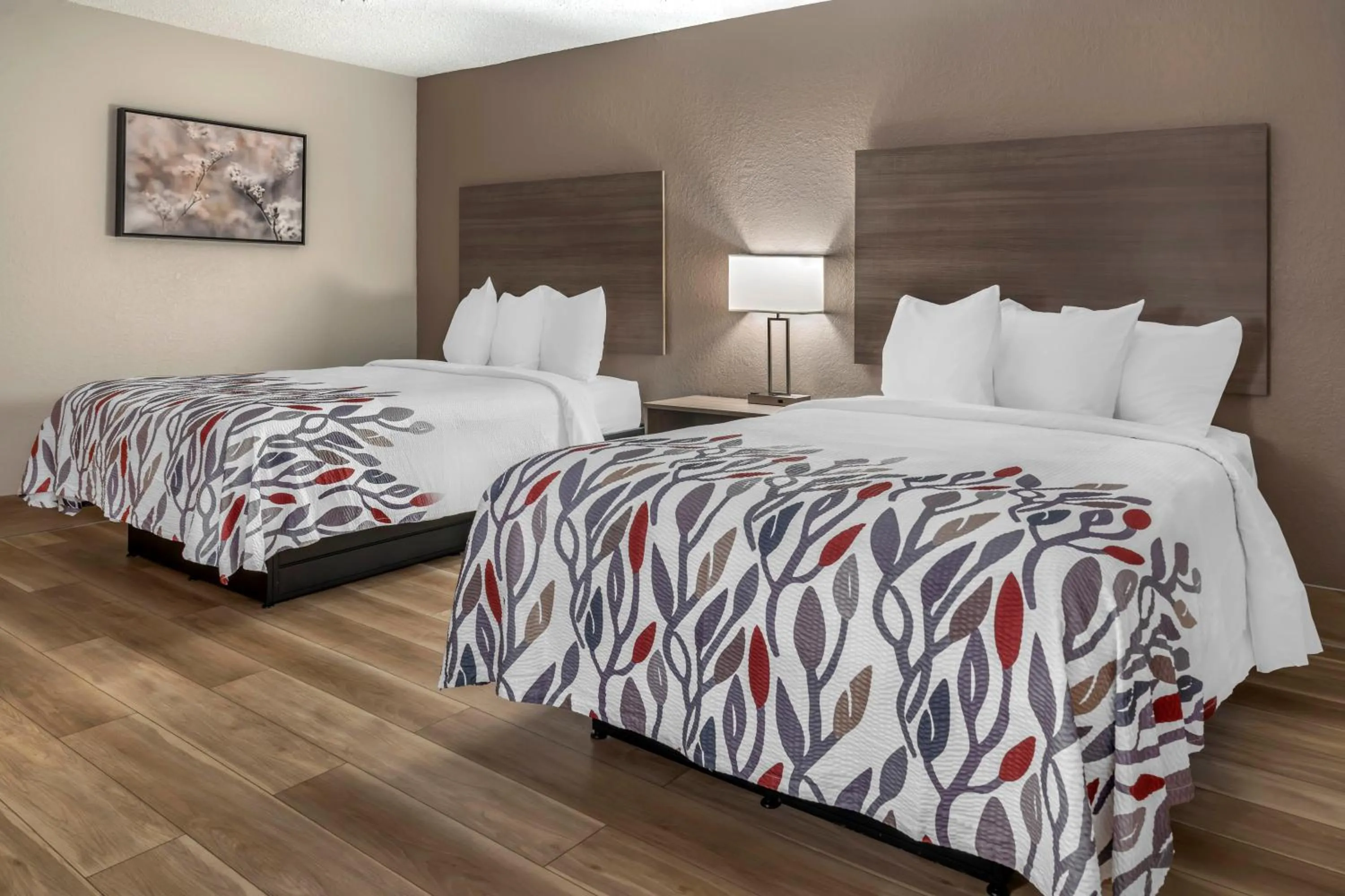 Bed in Red Roof Inn Queensbury