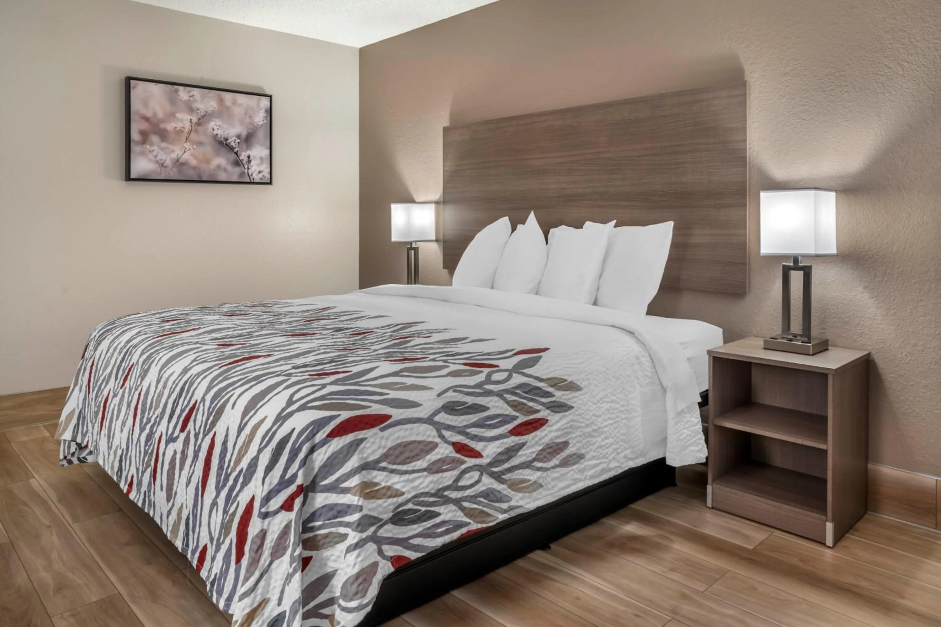 Bed in Red Roof Inn Queensbury