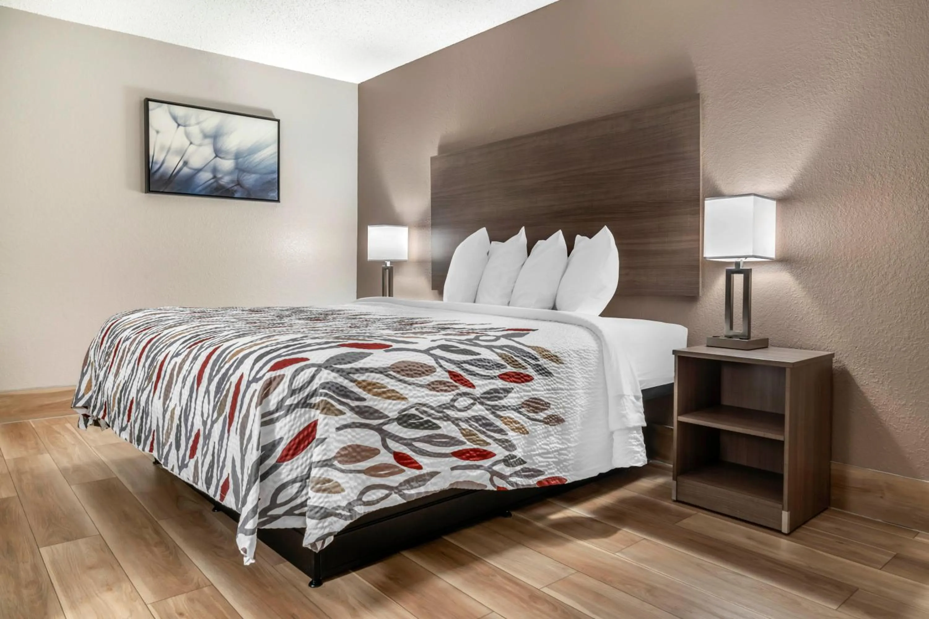 Bed in Red Roof Inn Queensbury