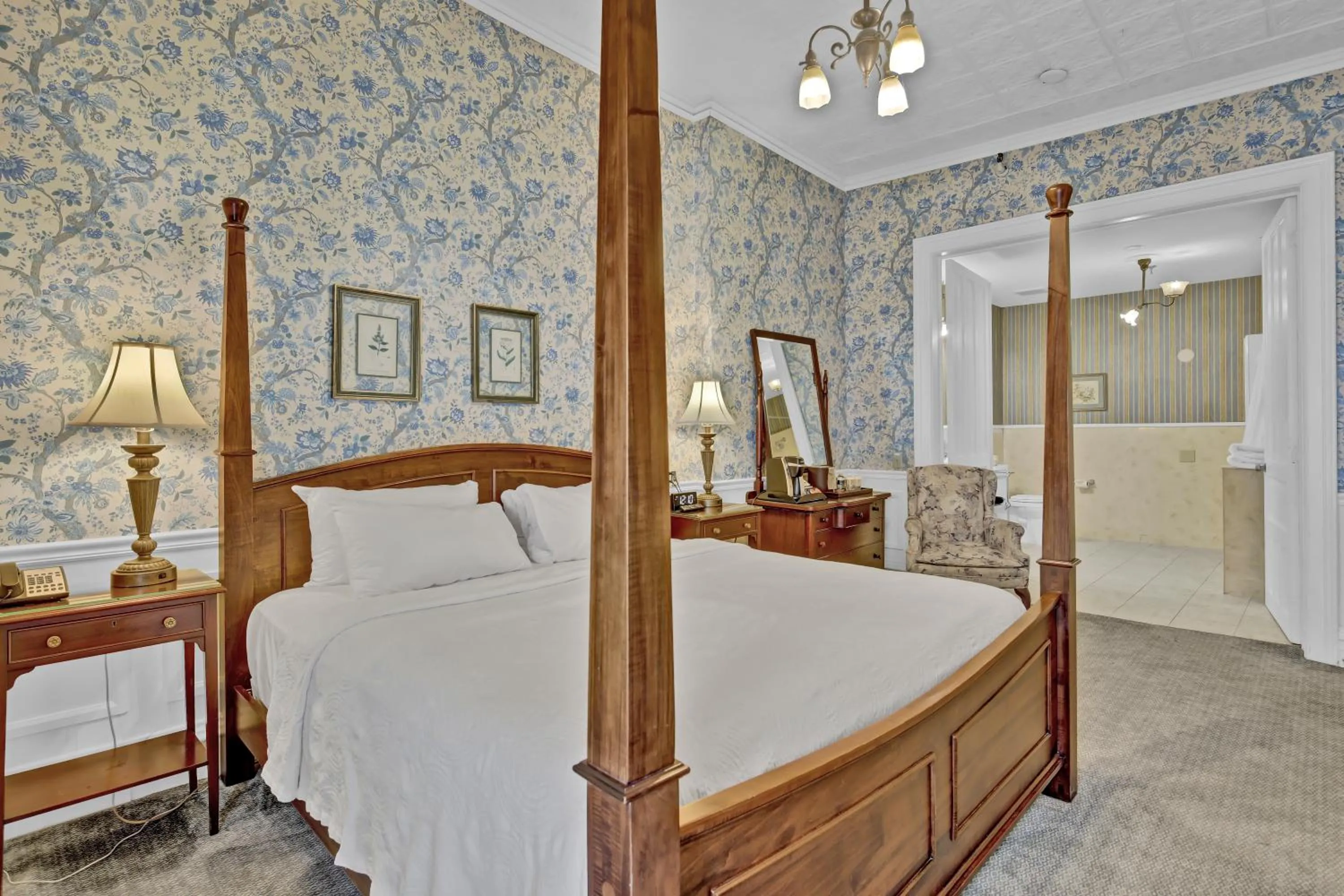 Bedroom, Bed in St James Hotel