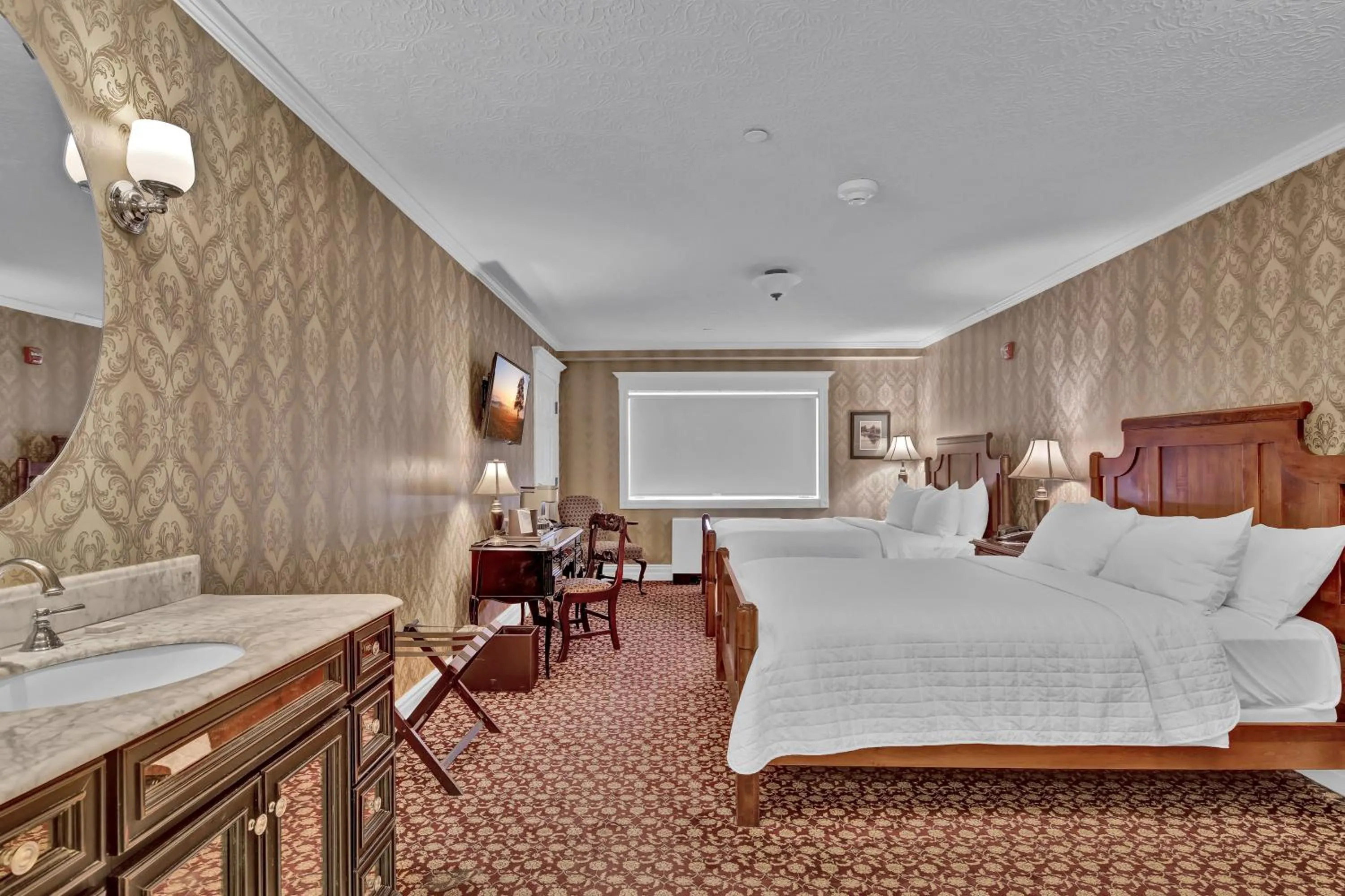 Bedroom, Bed in St James Hotel