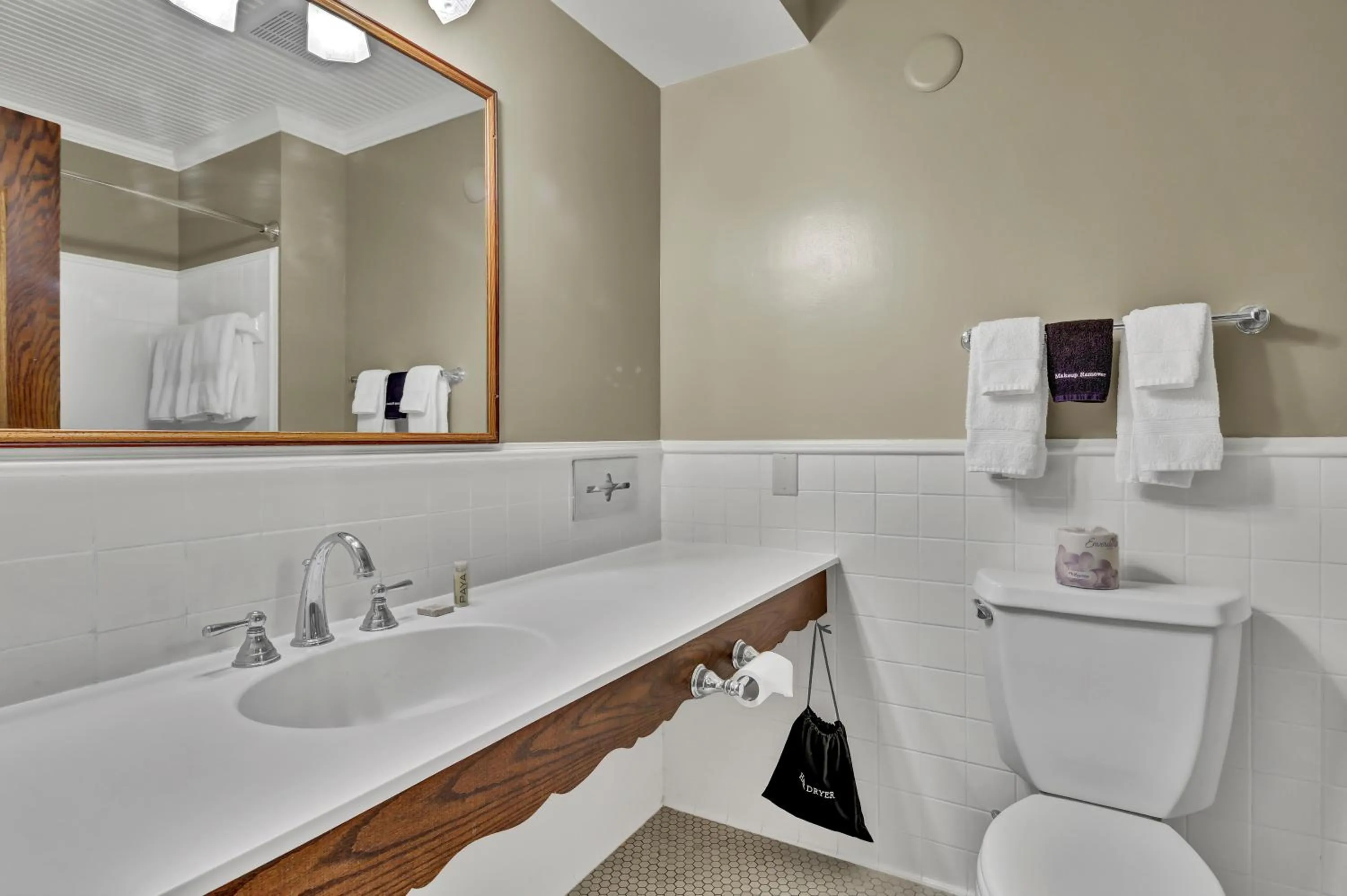 Bathroom in St James Hotel