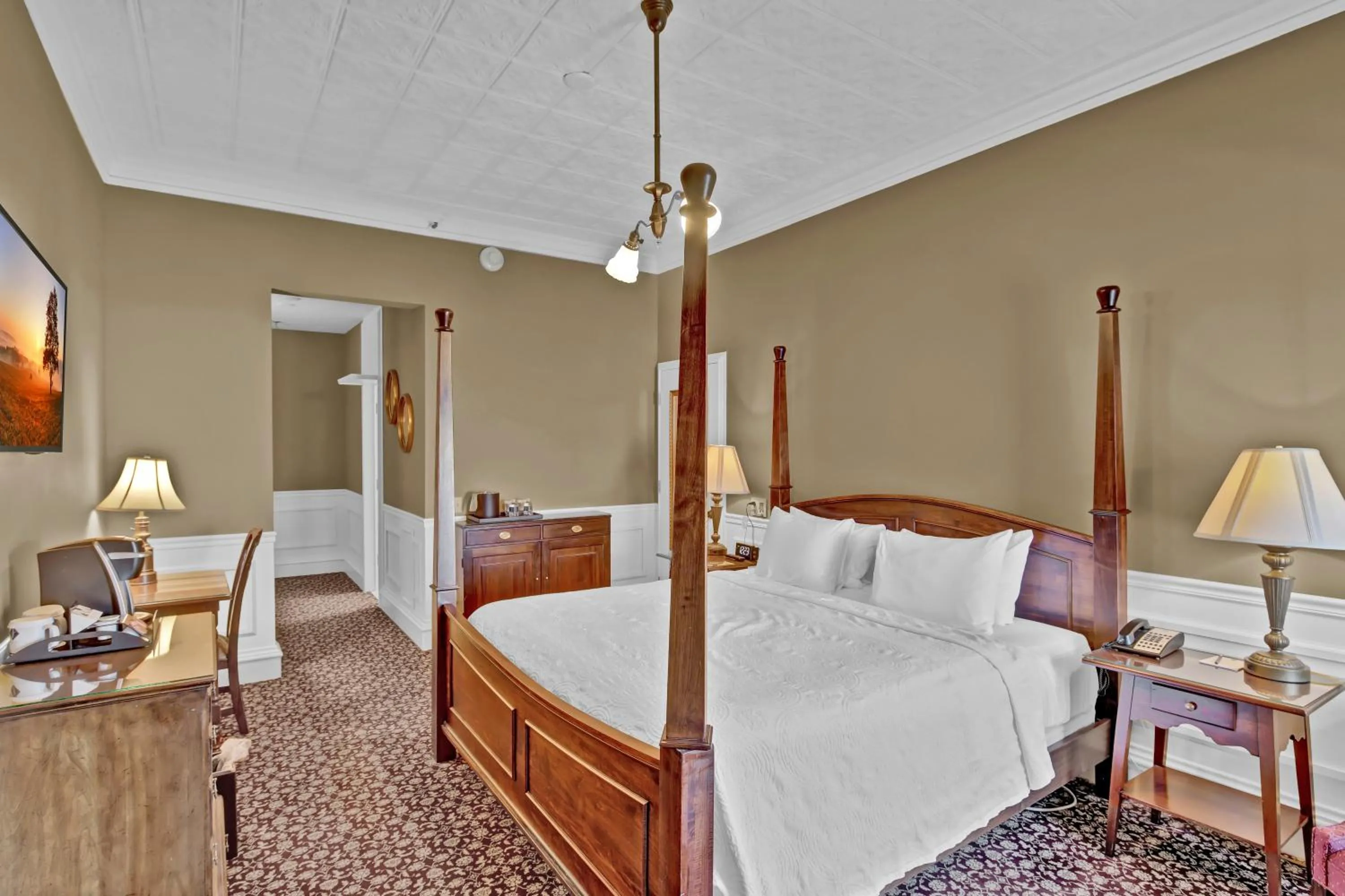 Bedroom, Bed in St James Hotel