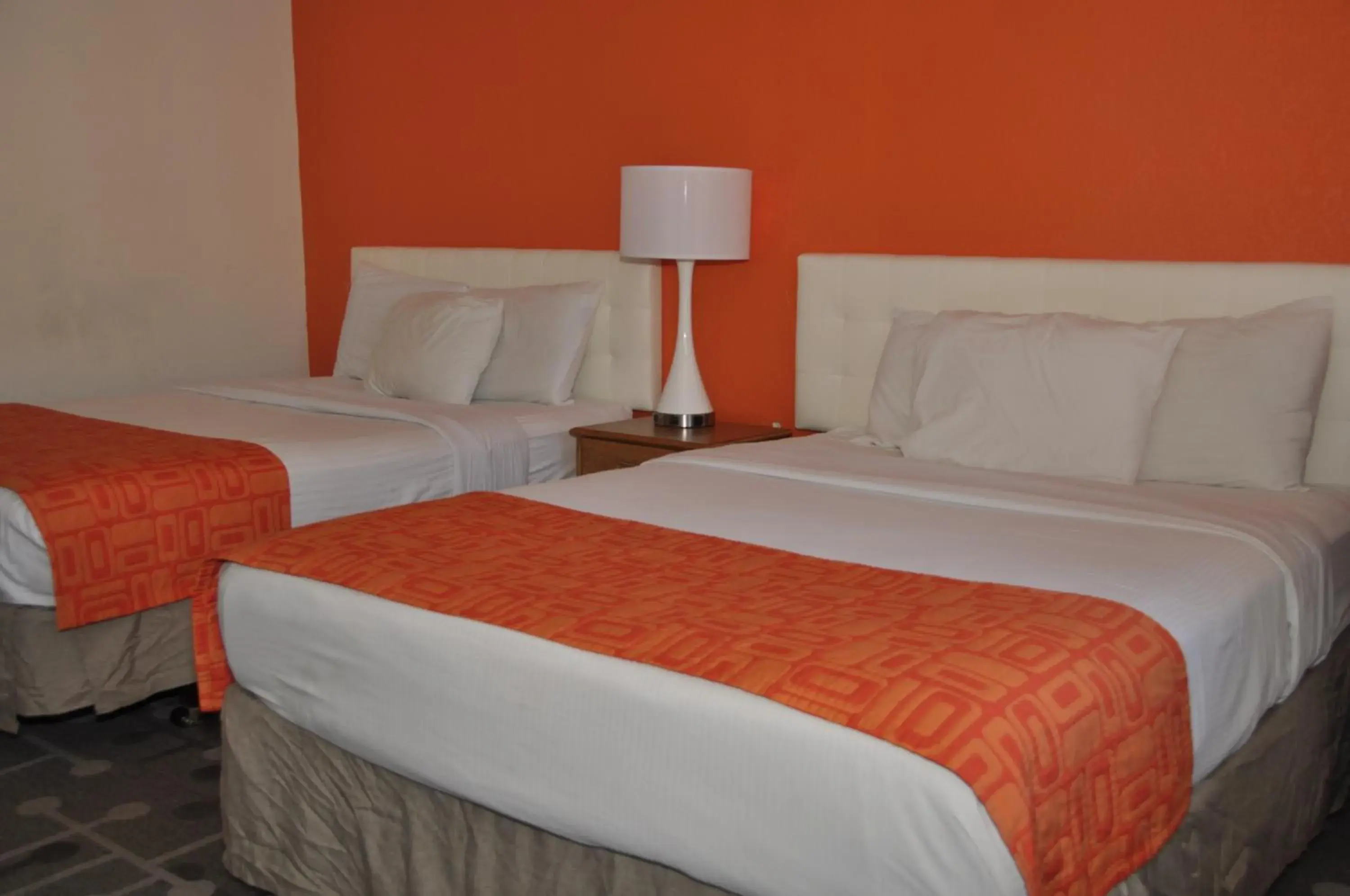 Deluxe Queen Studio with Two Queen Beds - Non-Smoking in Howard Johnson by Wyndham Roseburg Deluxe Queen Studio with Two Queen Beds - Non-Smoking in Howard Johnson by Wyndham Roseburg