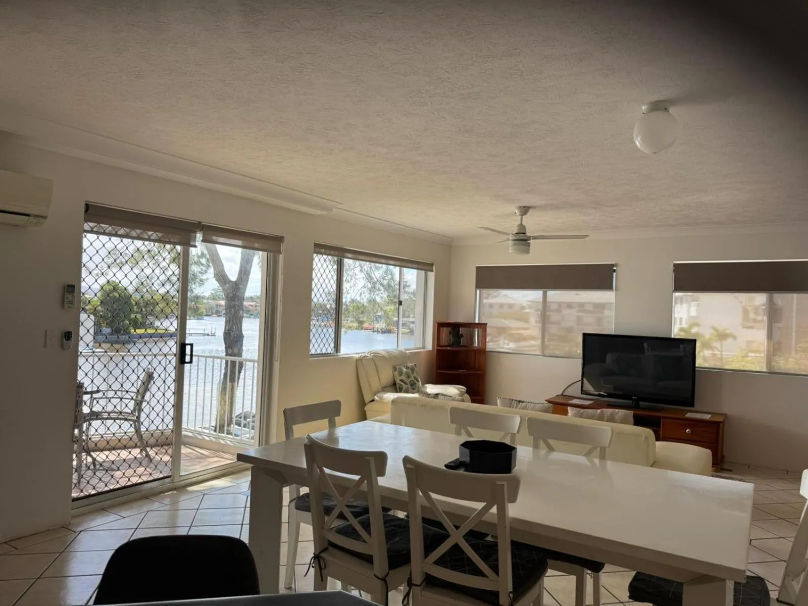 TV and multimedia in Pelican Cove Waterfront Apartment