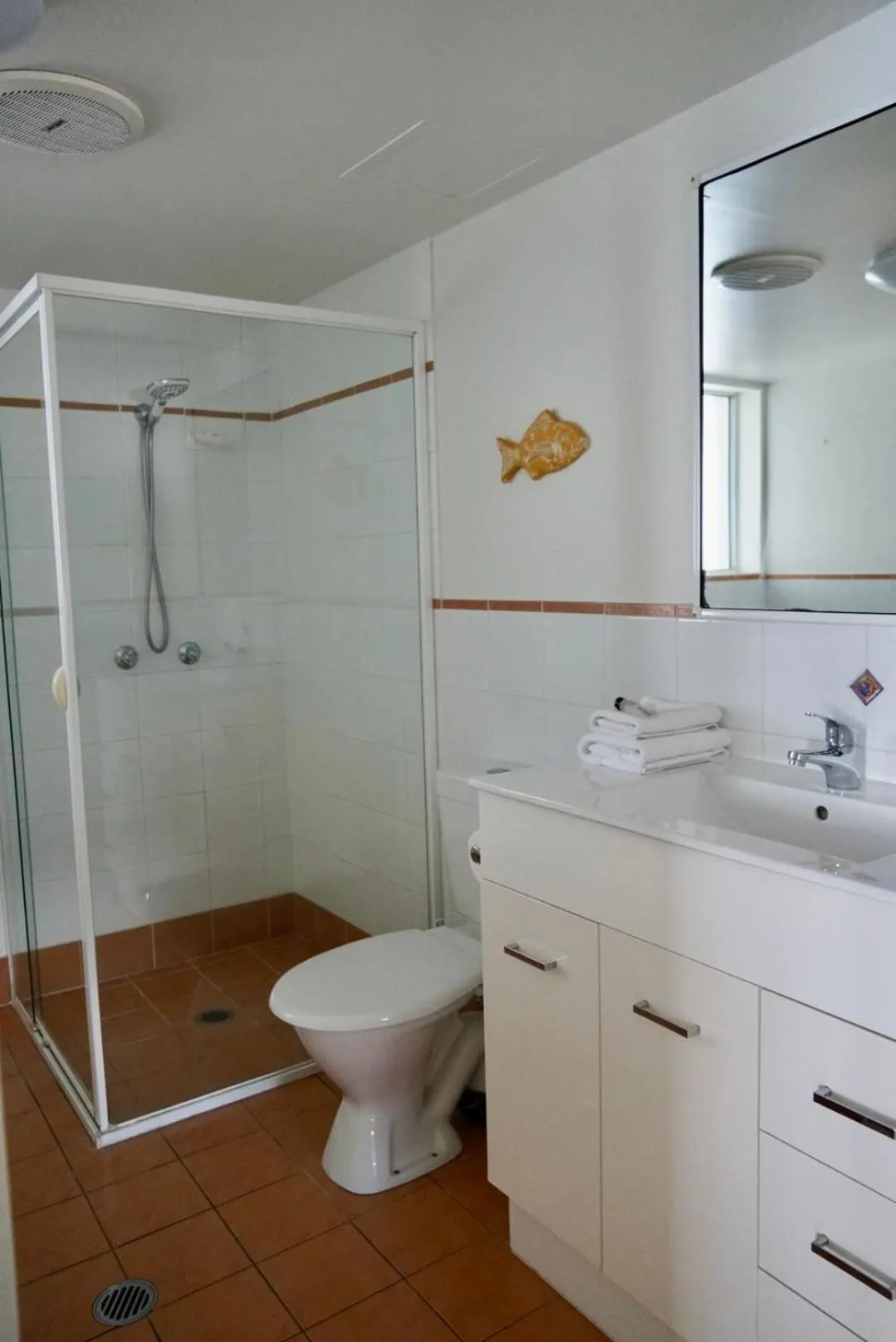 Pelican Cove Waterfront Apartment