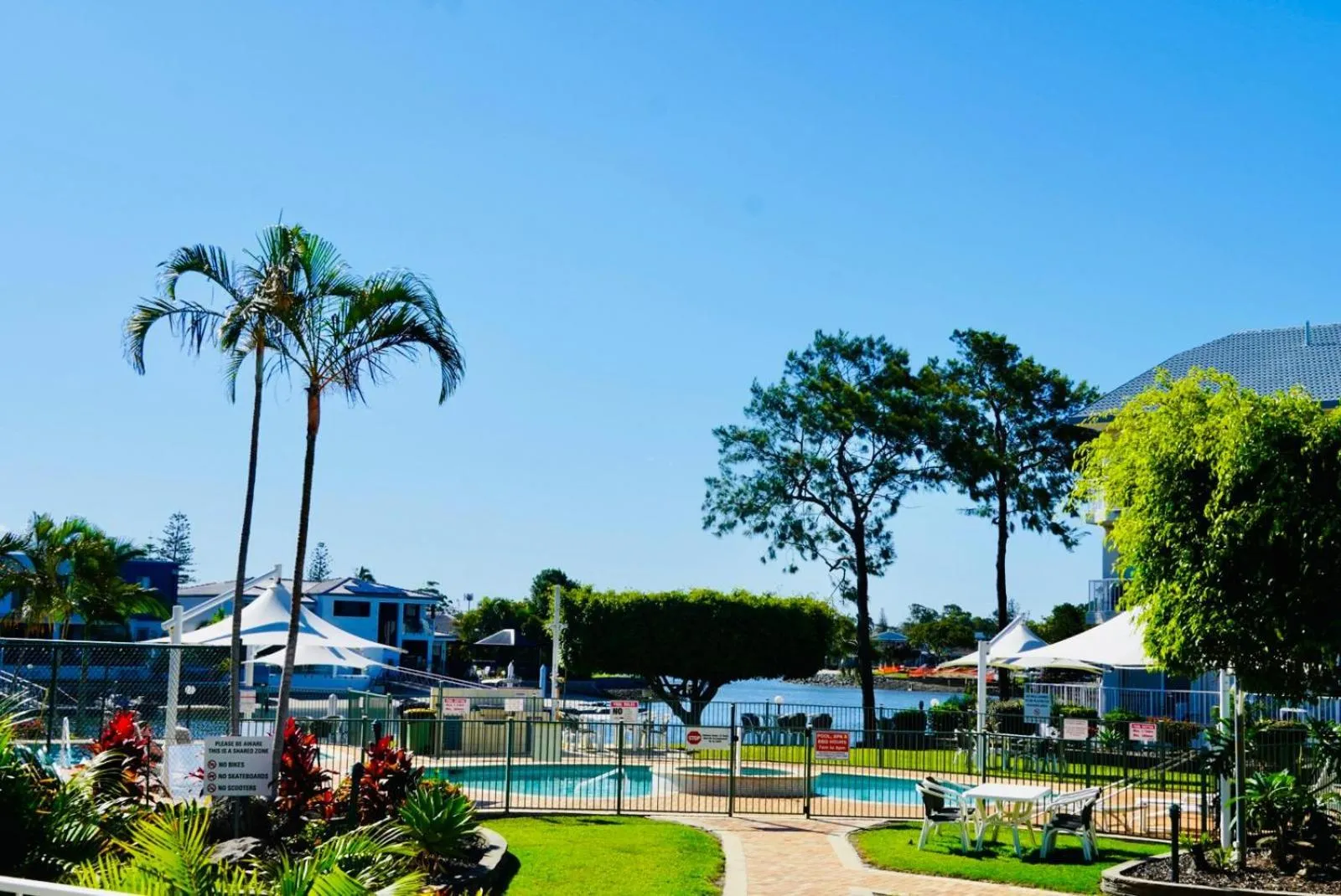 Spring in Pelican Cove Waterfront Apartment