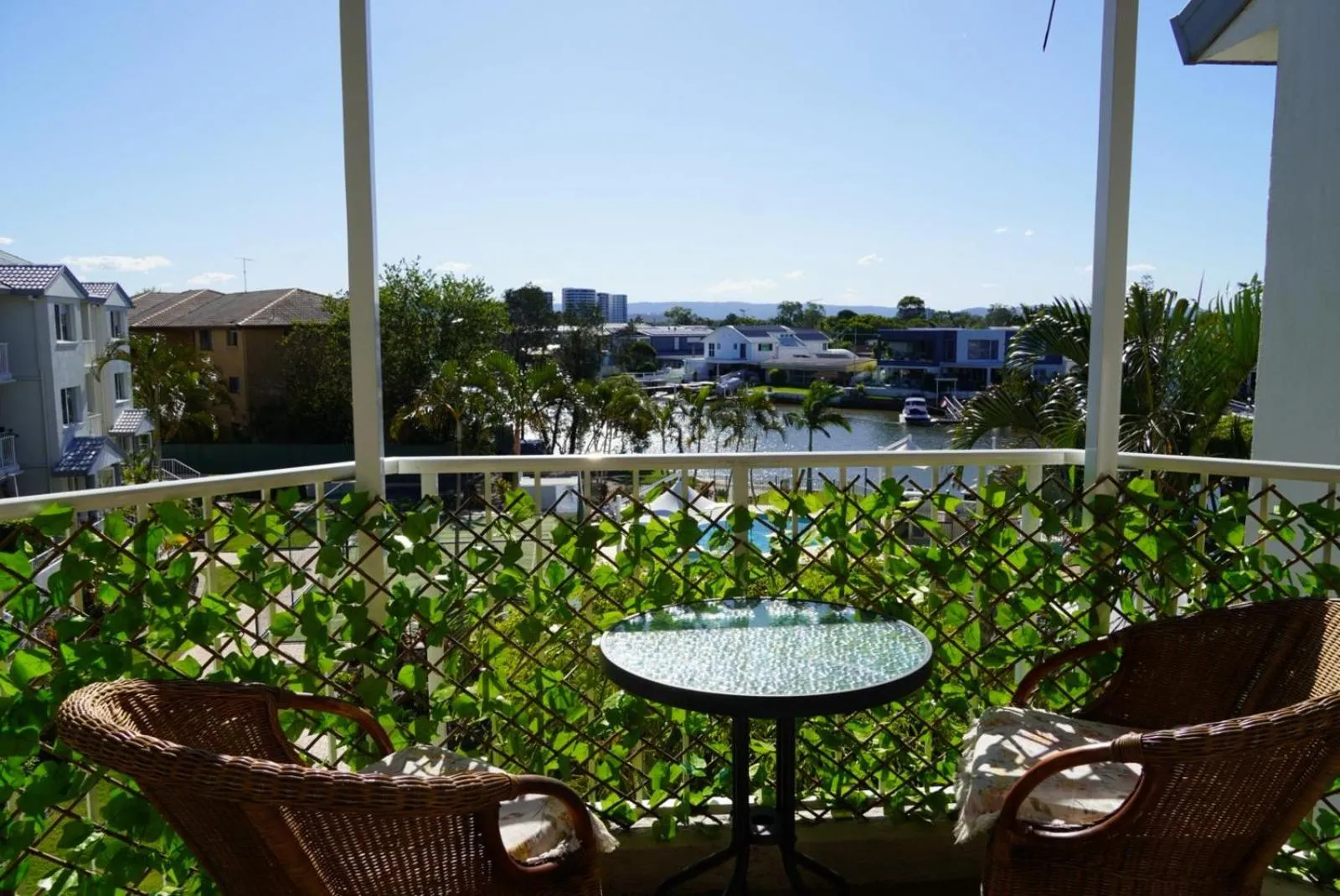 Pelican Cove Waterfront Apartment