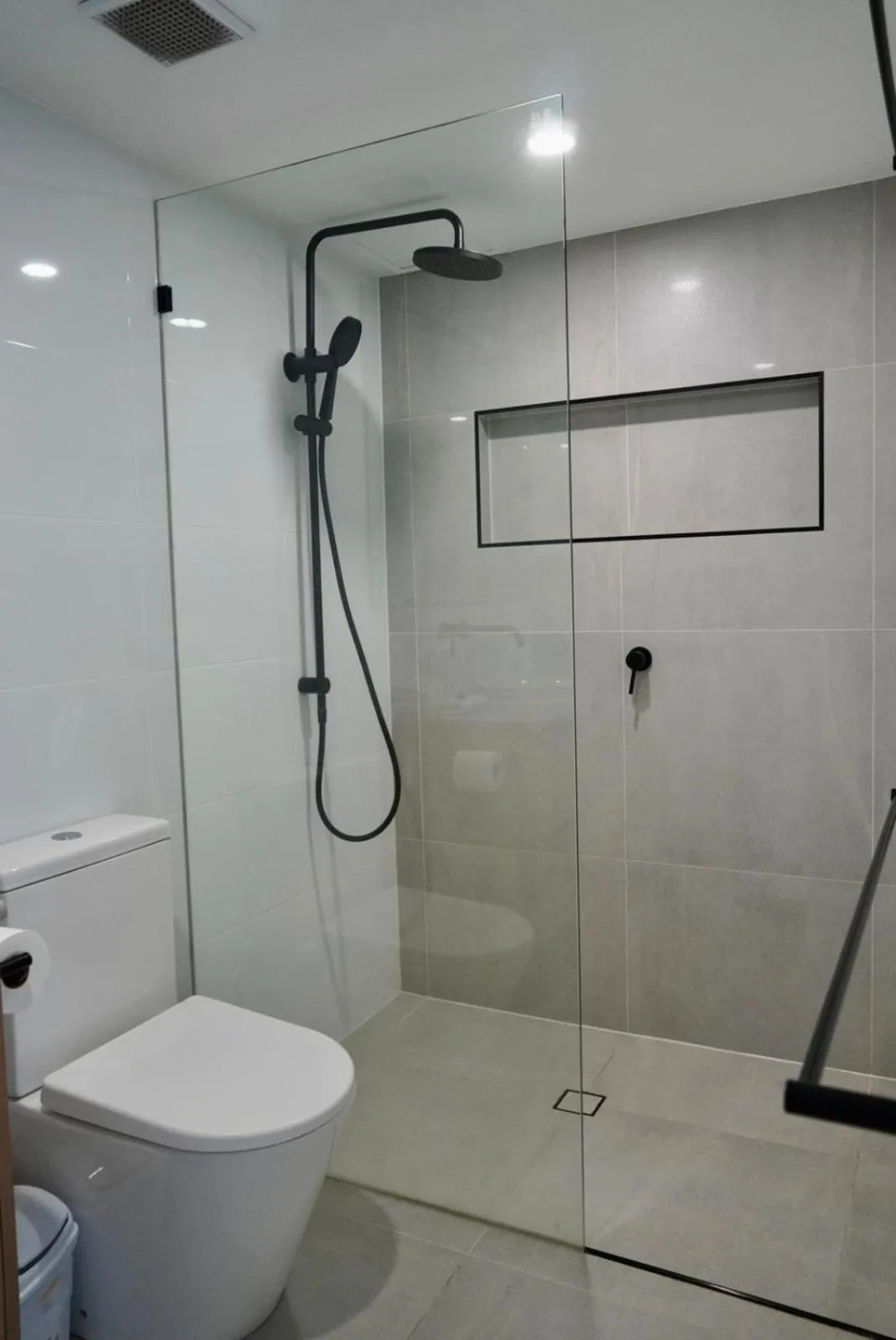 Pelican Cove Waterfront Apartment