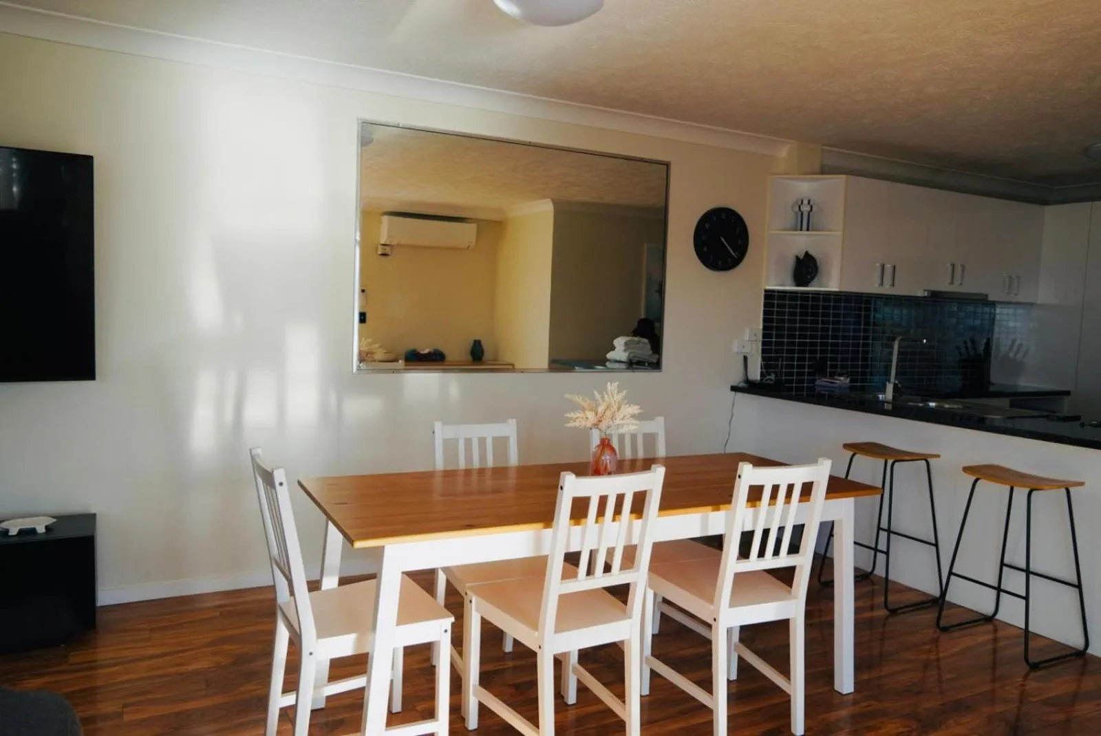 Pelican Cove Waterfront Apartment