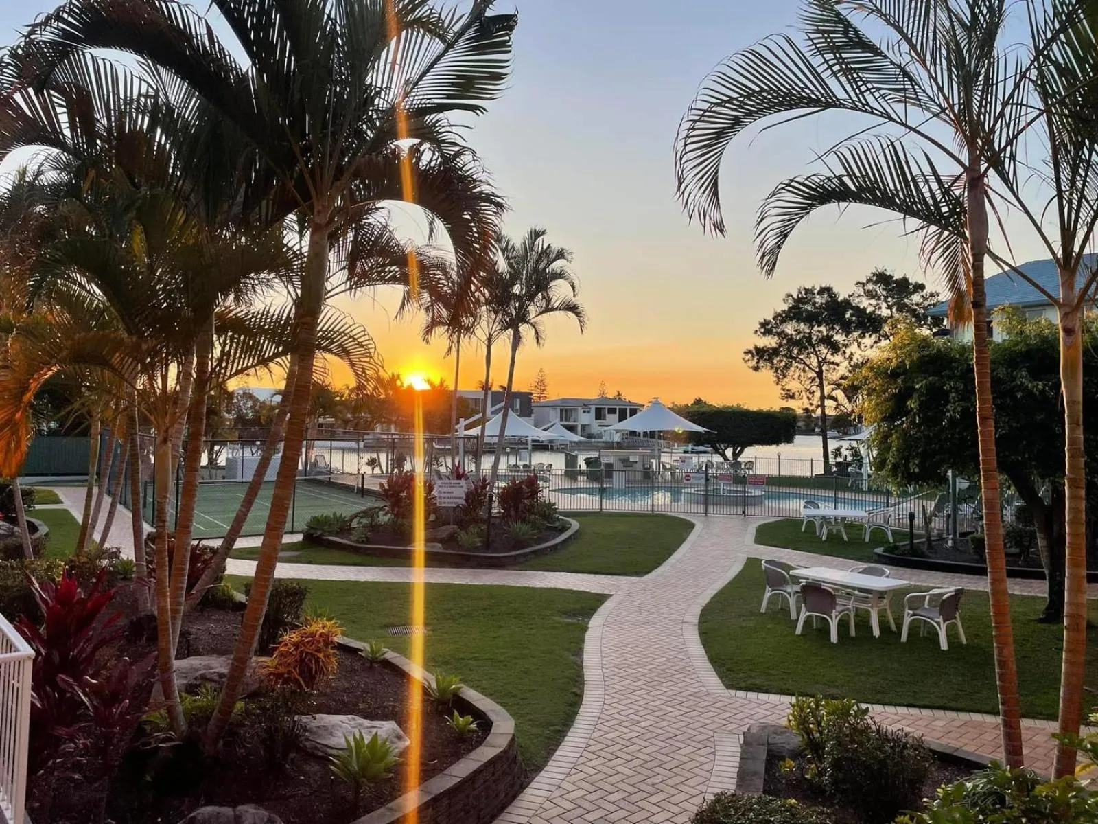 Pelican Cove Waterfront Apartment