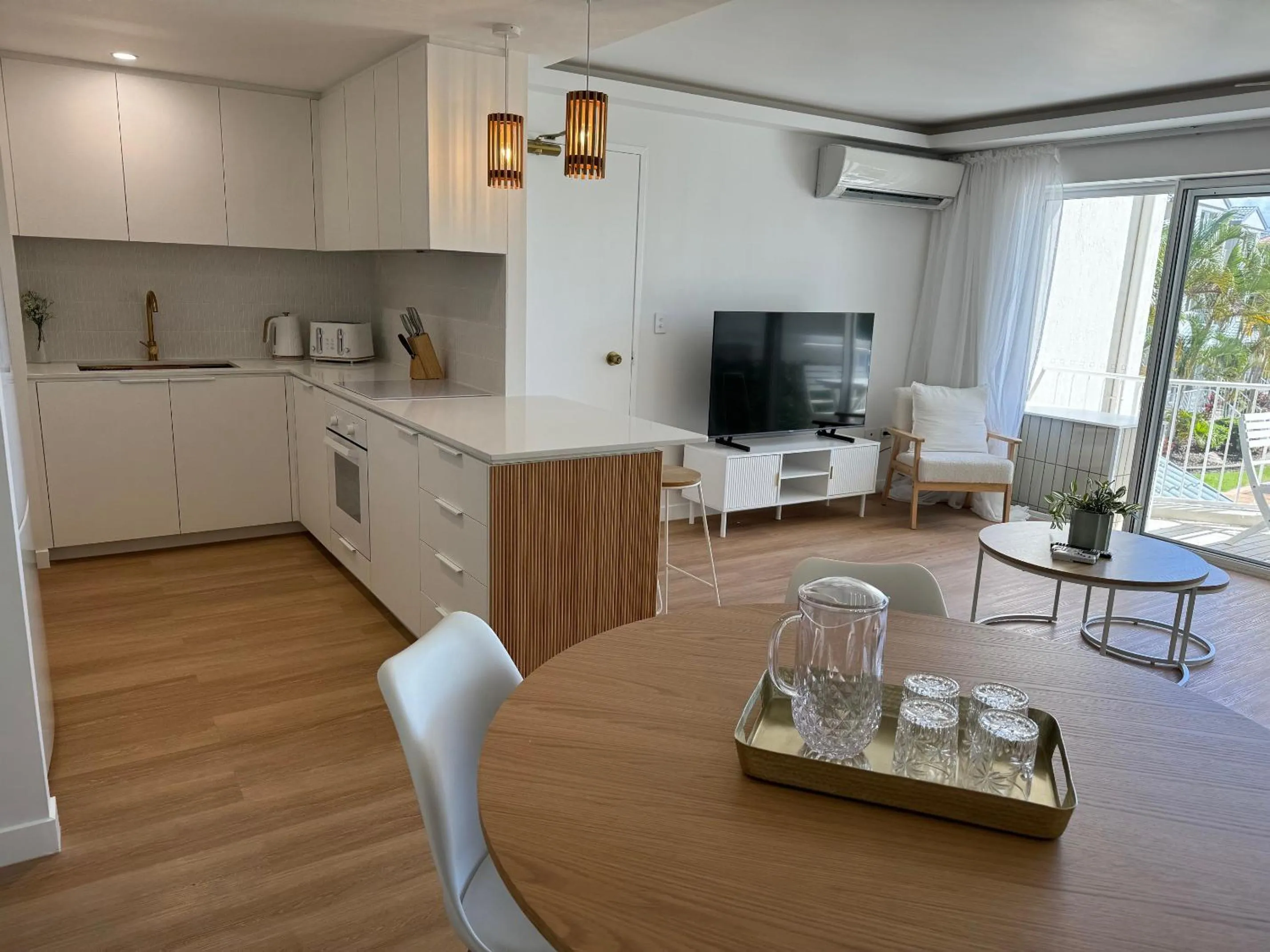 TV and multimedia in Pelican Cove Waterfront Apartment