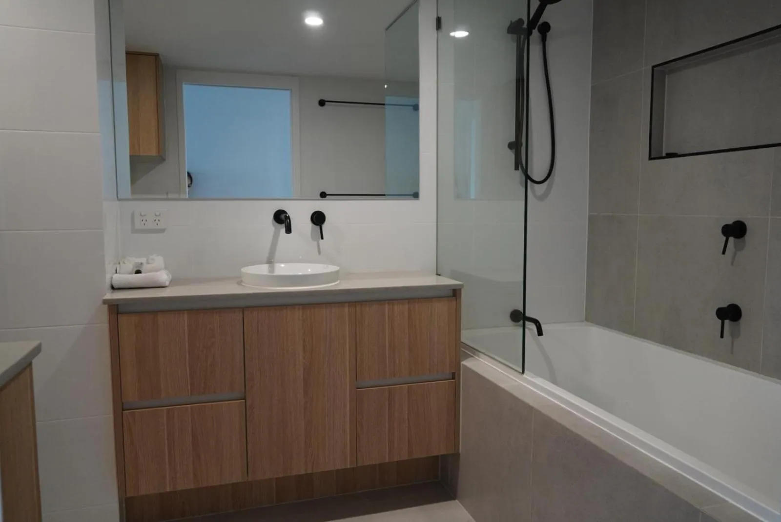 Pelican Cove Waterfront Apartment