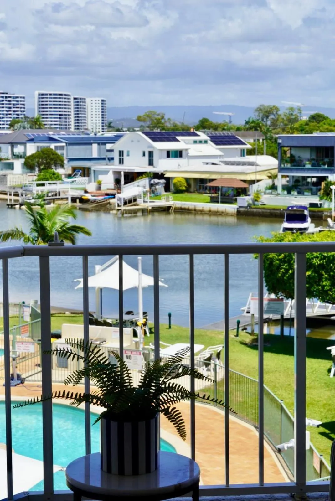 Pelican Cove Waterfront Apartment