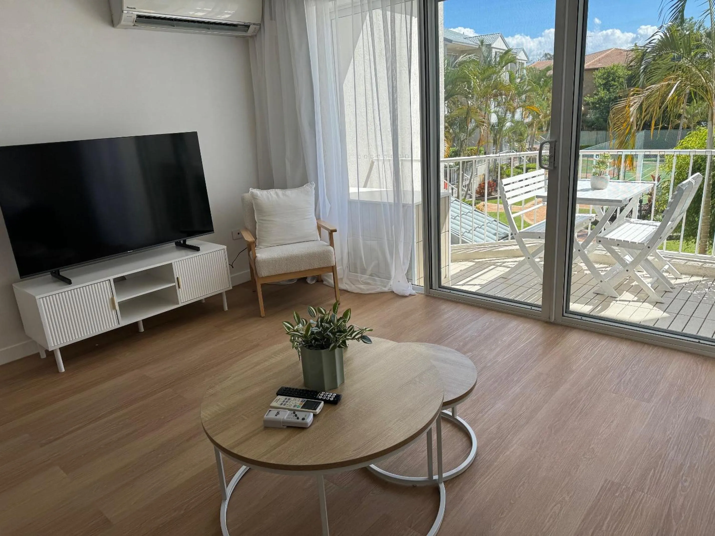 TV and multimedia in Pelican Cove Waterfront Apartment