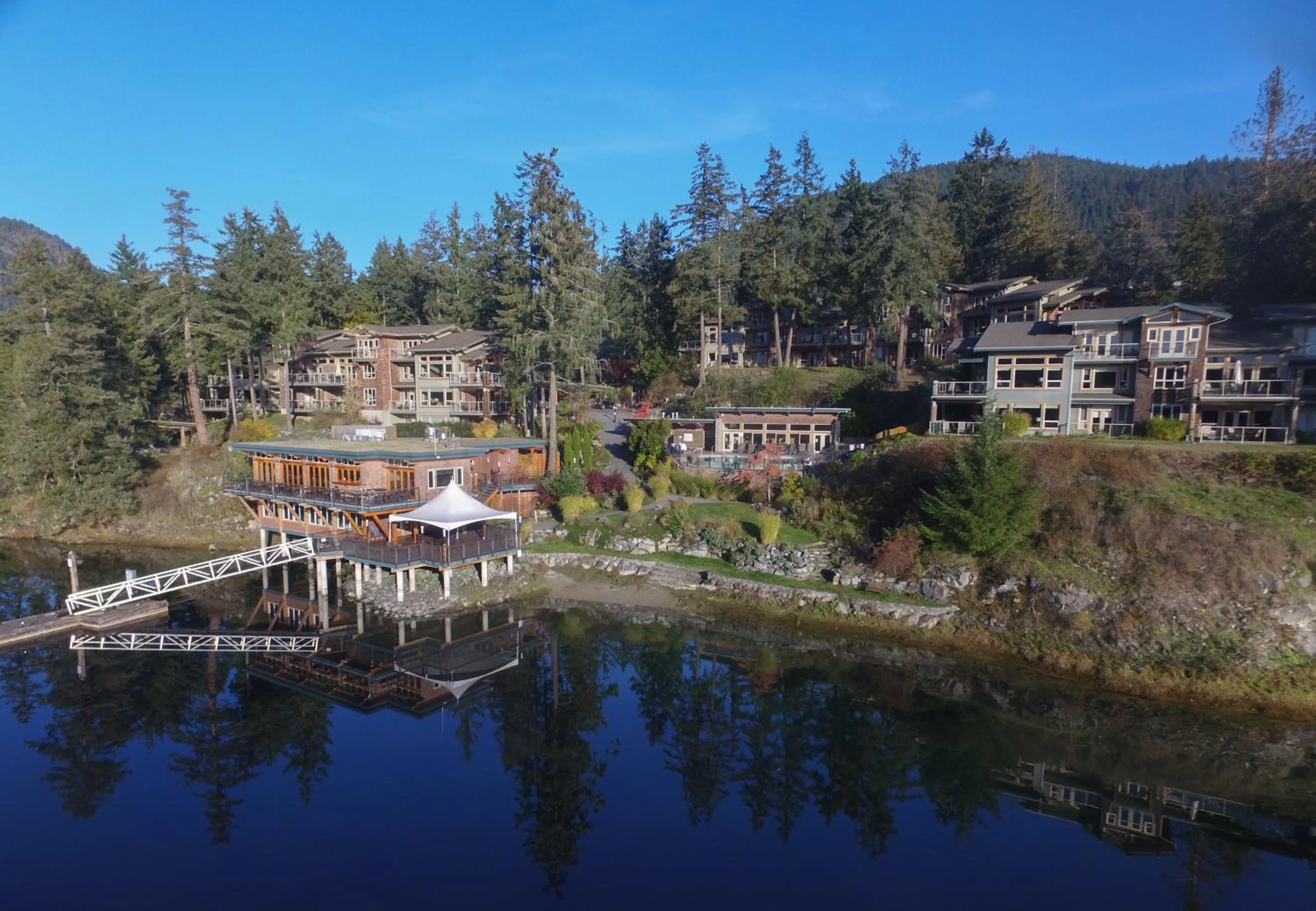 Restaurant/places to eat in Painted Boat Resort Spa and Marina