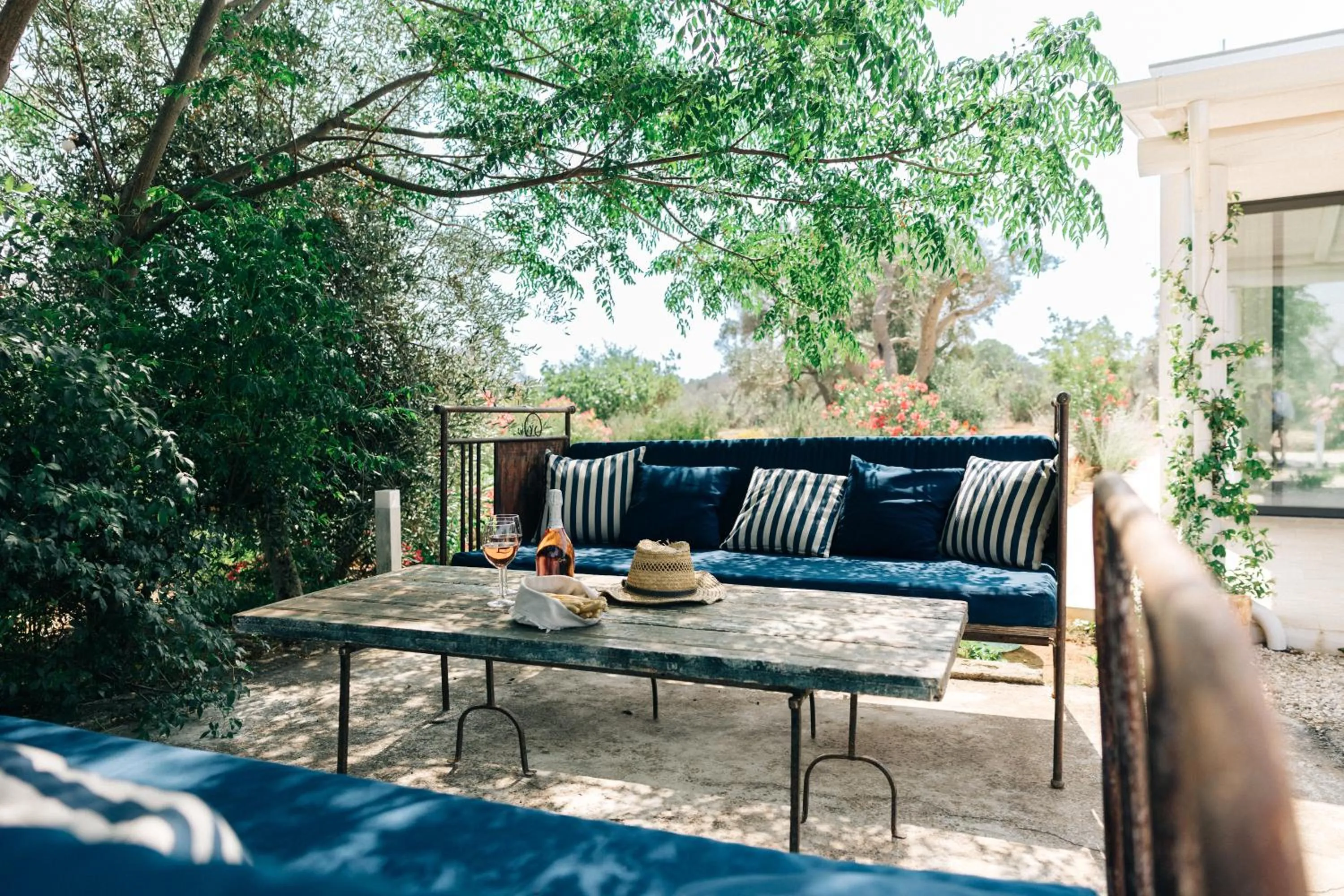Balcony/Terrace in TRULLO MATTEO VILLA DE LUXE avec PISCINE