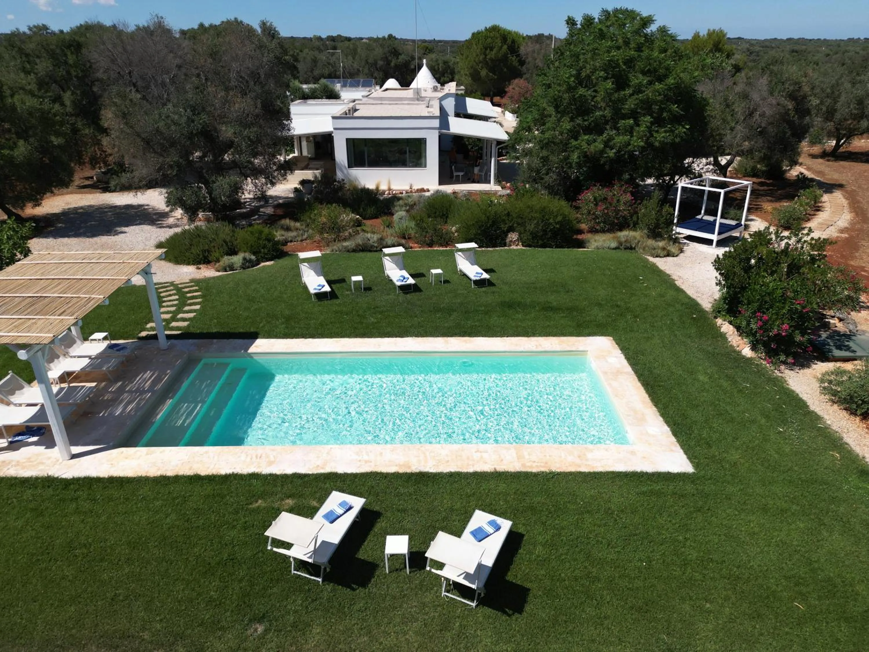 Swimming pool in TRULLO MATTEO VILLA DE LUXE avec PISCINE