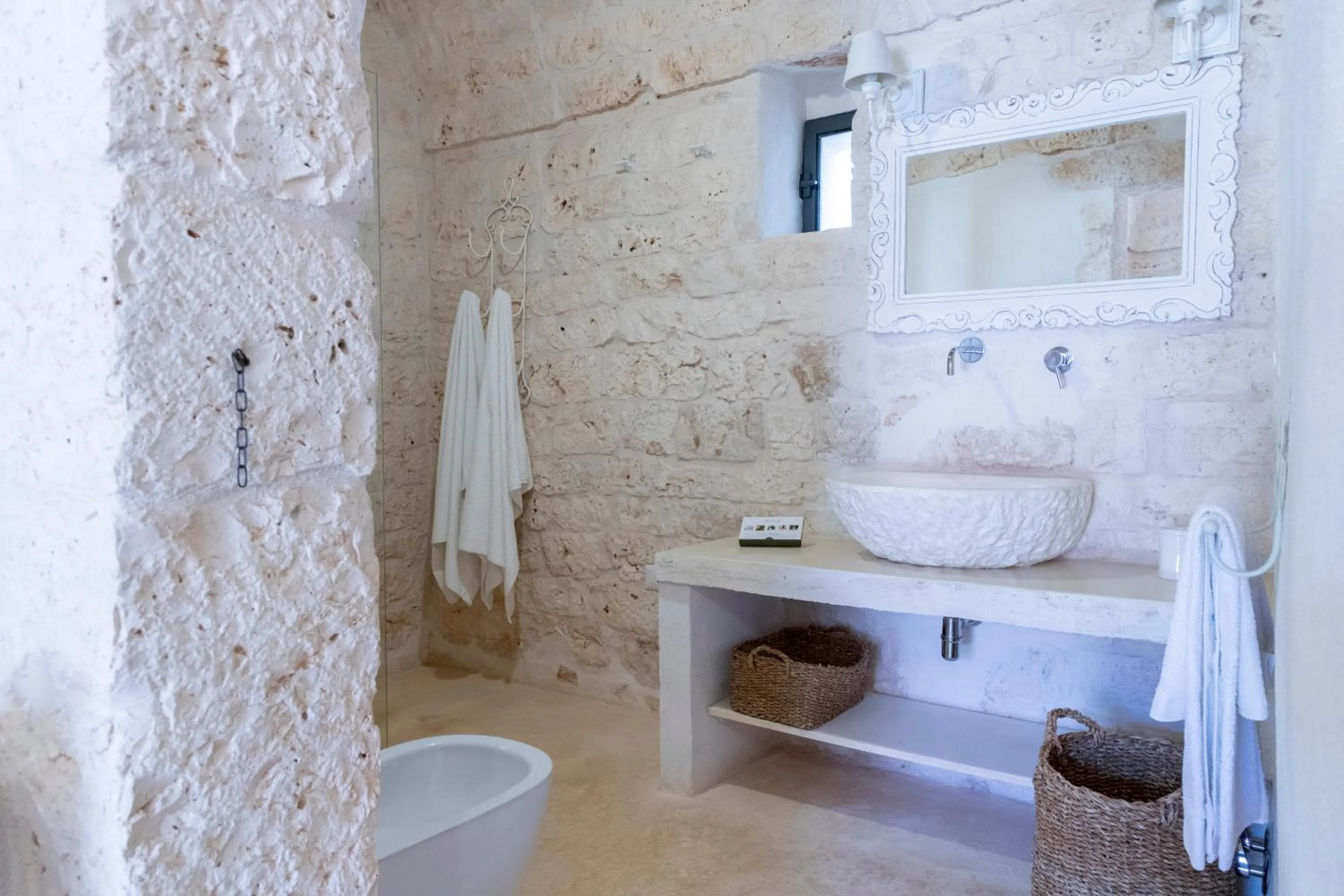 Bathroom in TRULLO MATTEO VILLA DE LUXE avec PISCINE