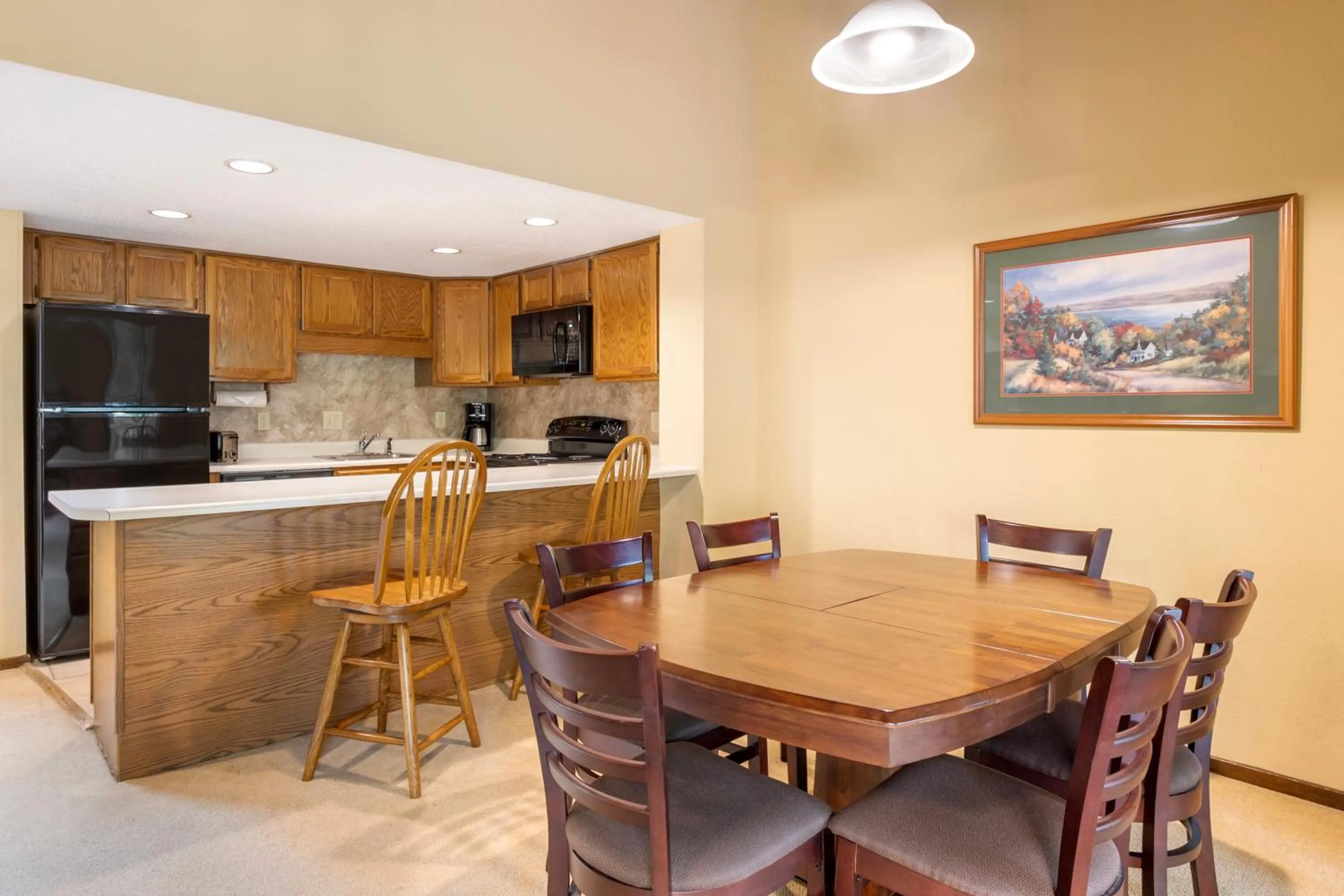 Dining area in Fairway Forest