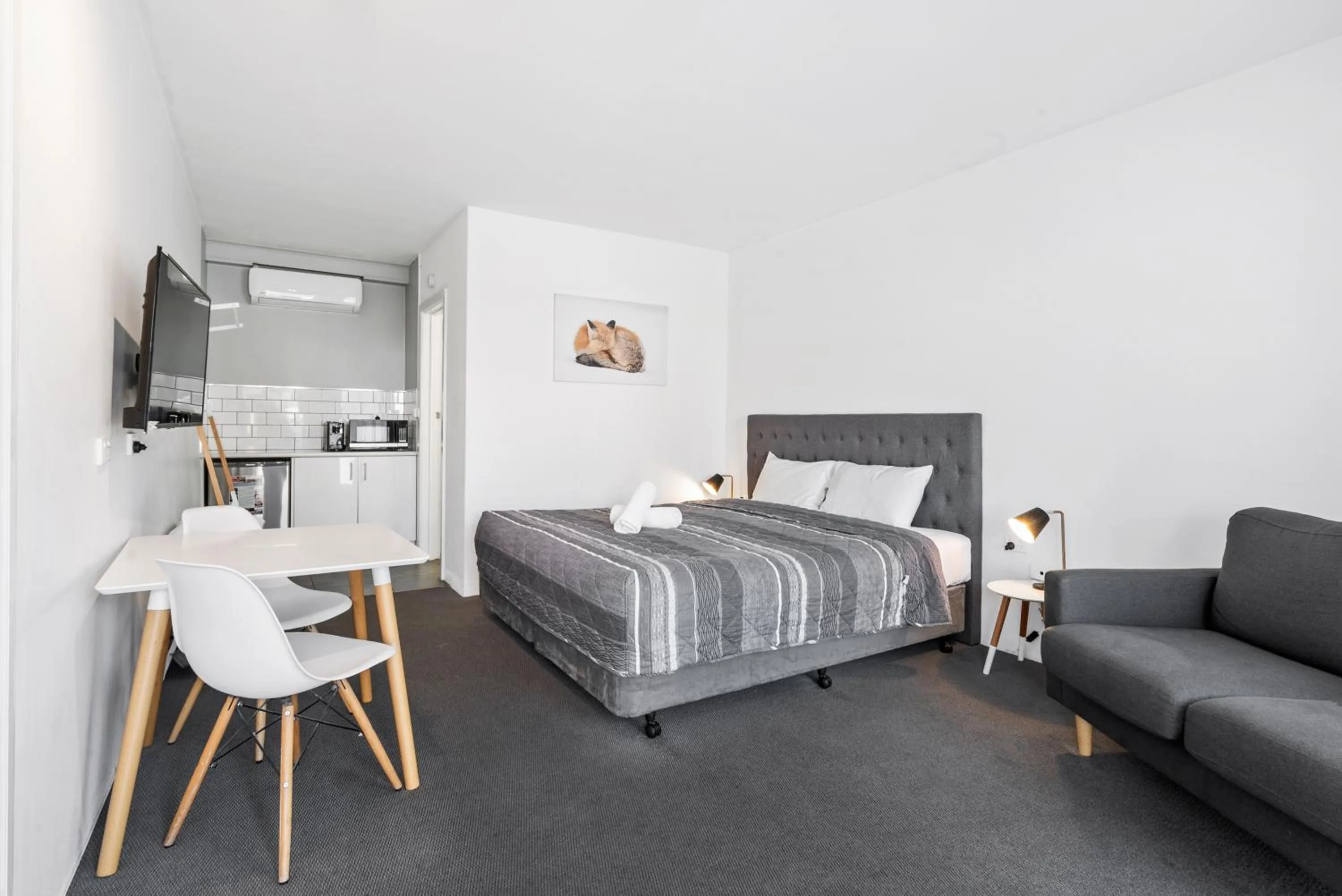 Photo of the whole room, Bed in Comfort Inn Commodore Albury