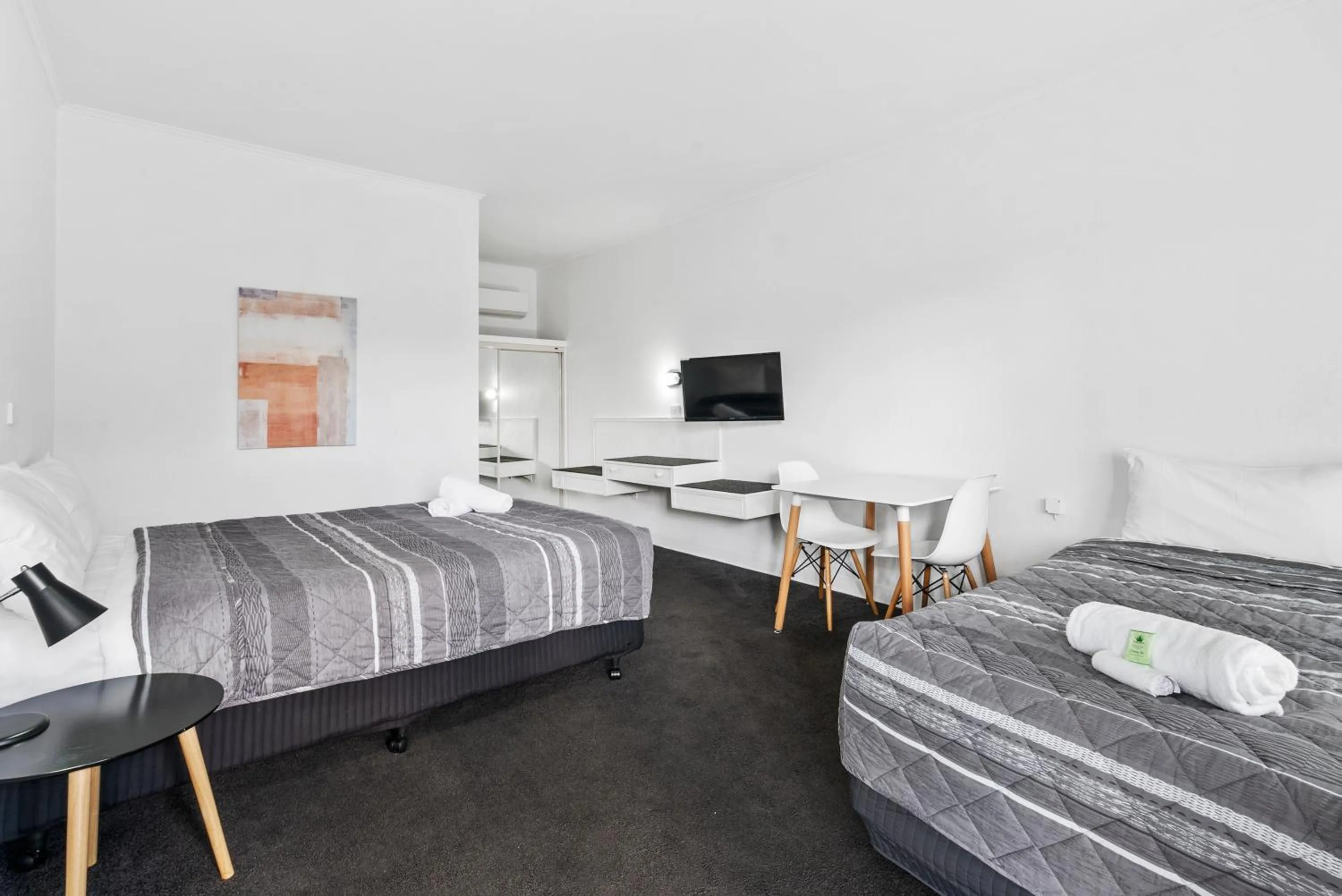 Photo of the whole room, Bed in Comfort Inn Commodore Albury