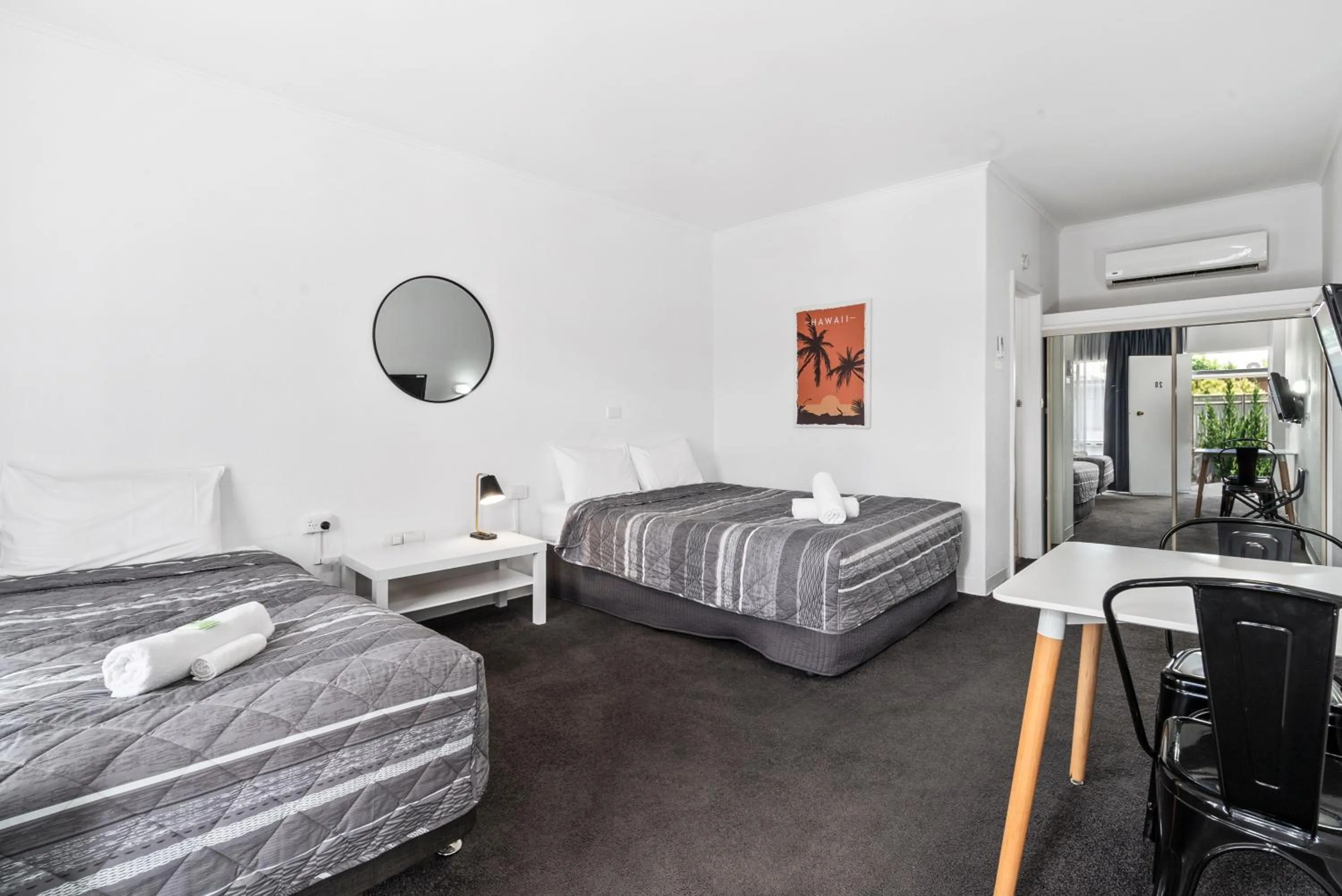 Photo of the whole room, Bed in Comfort Inn Commodore Albury