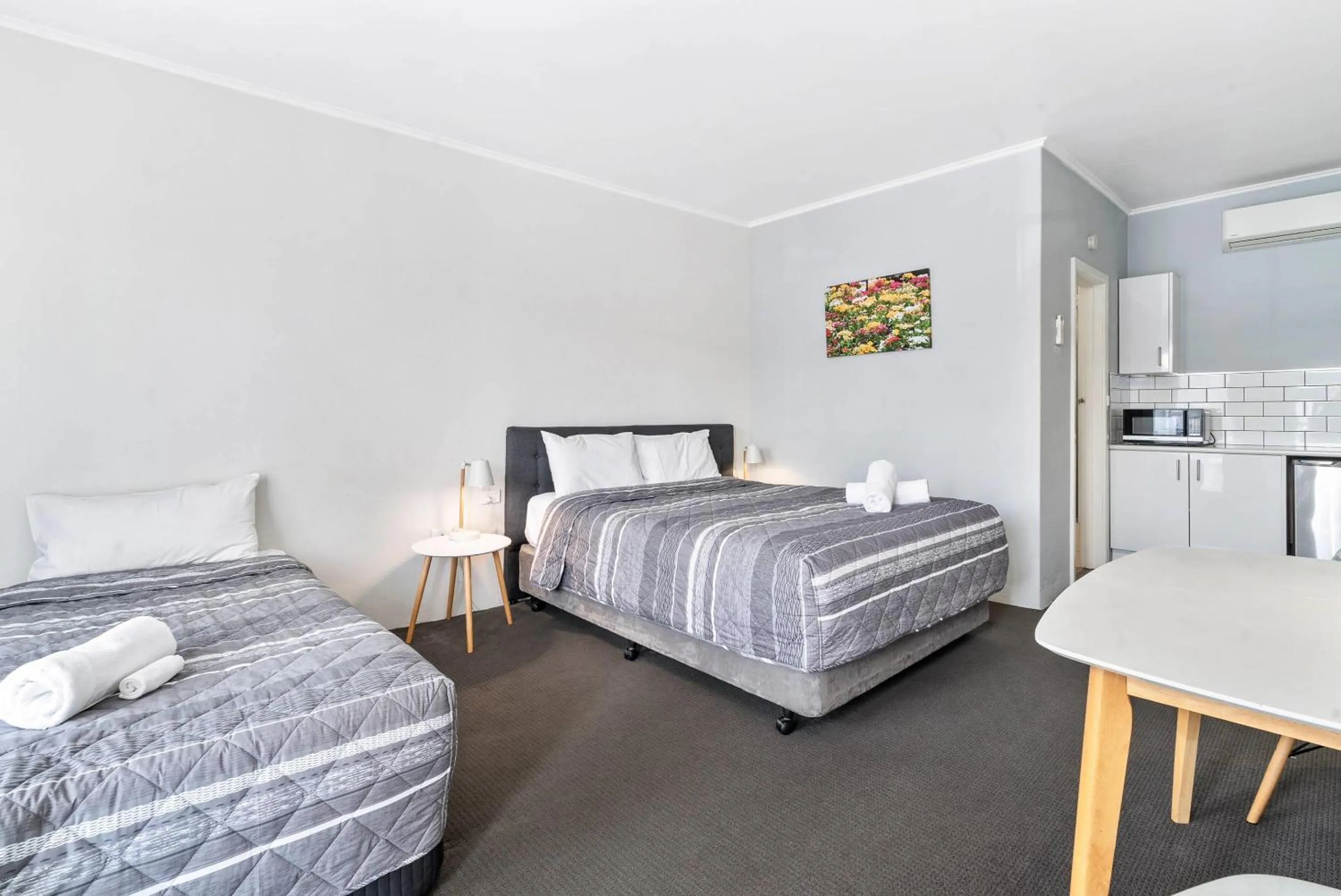 Bedroom, Bed in Comfort Inn Commodore Albury