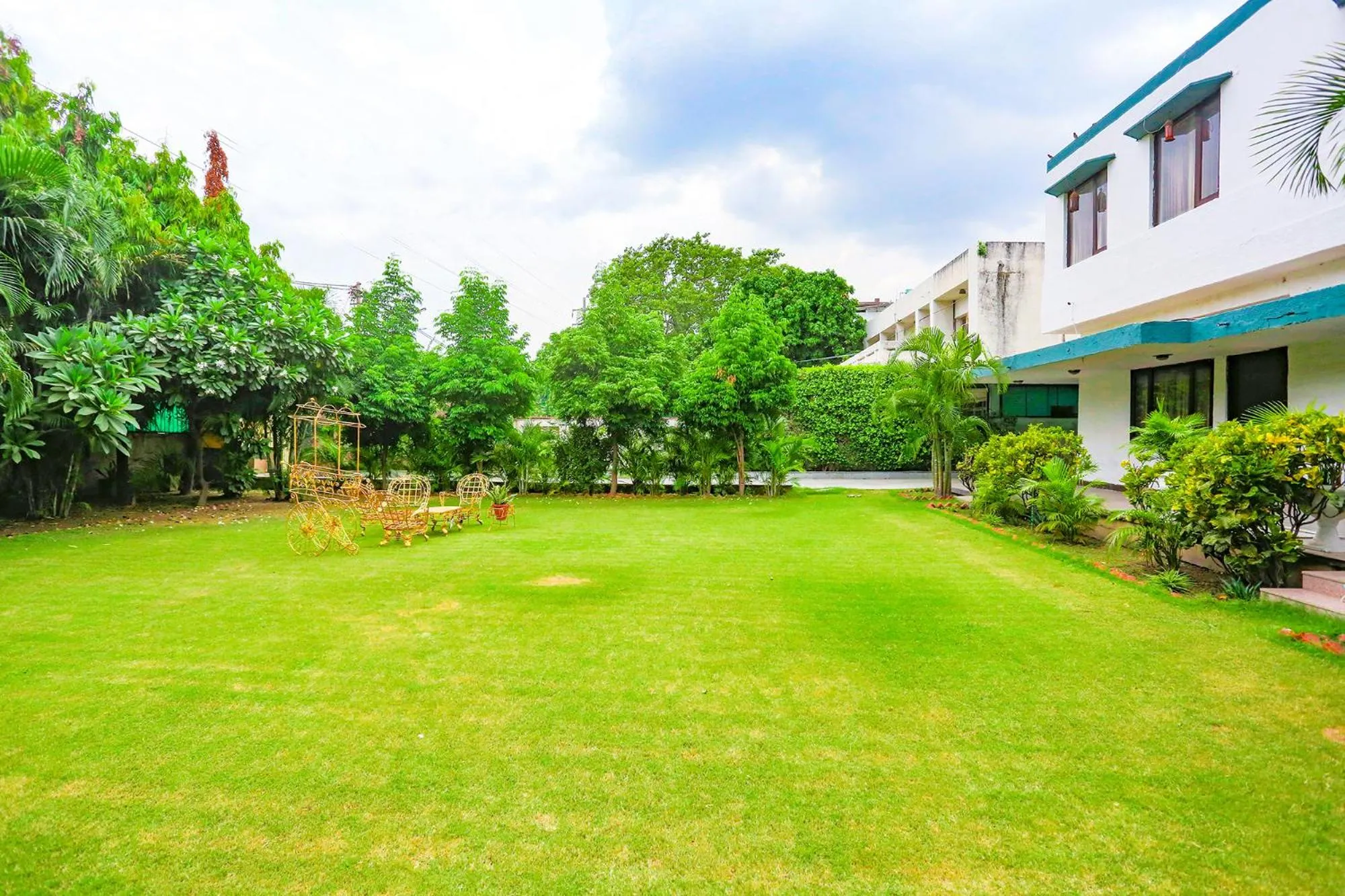 Garden in FabHotel Pulse Impulse