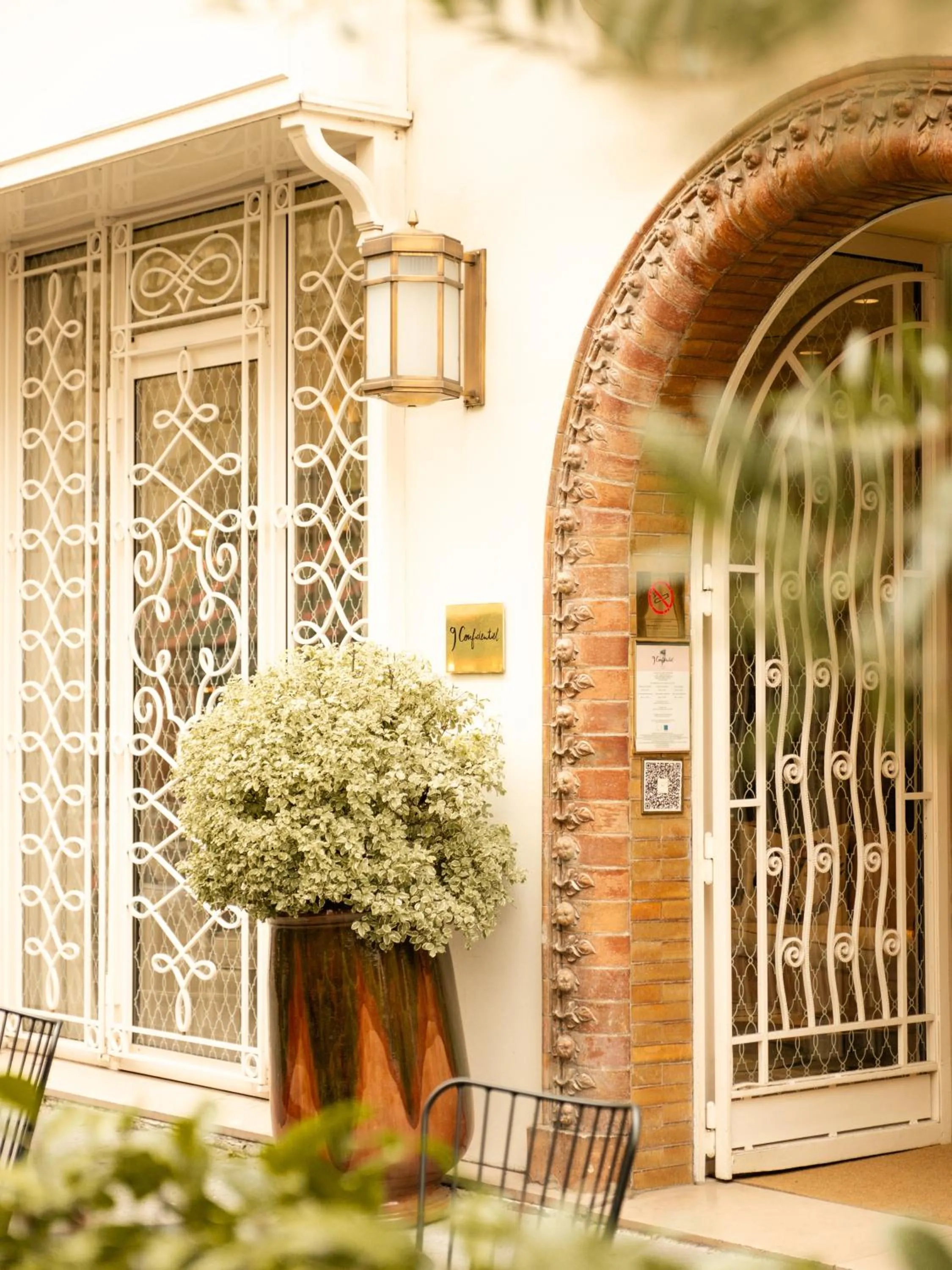 Property building in 9Confidentiel