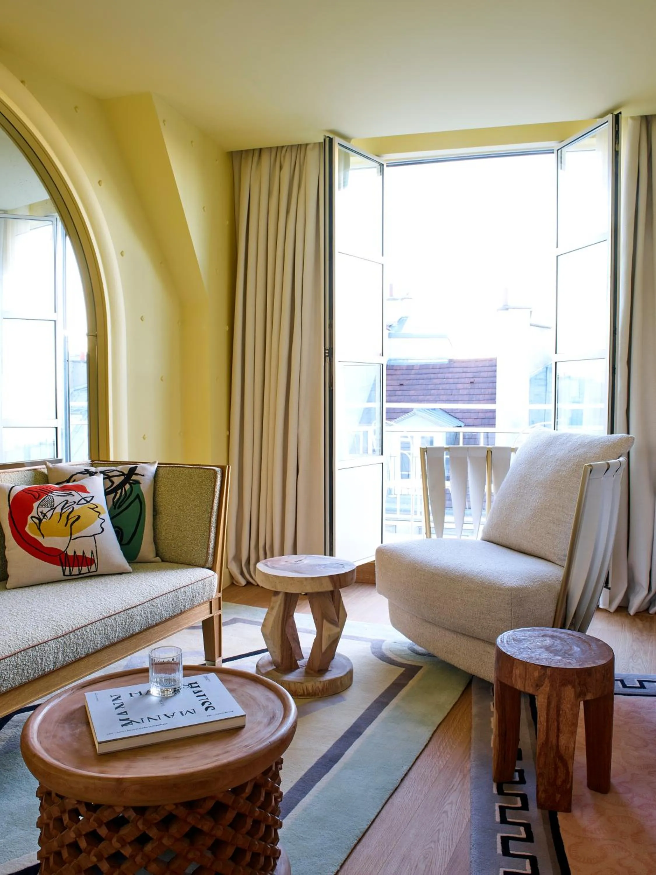 Decorative detail in 9Confidentiel