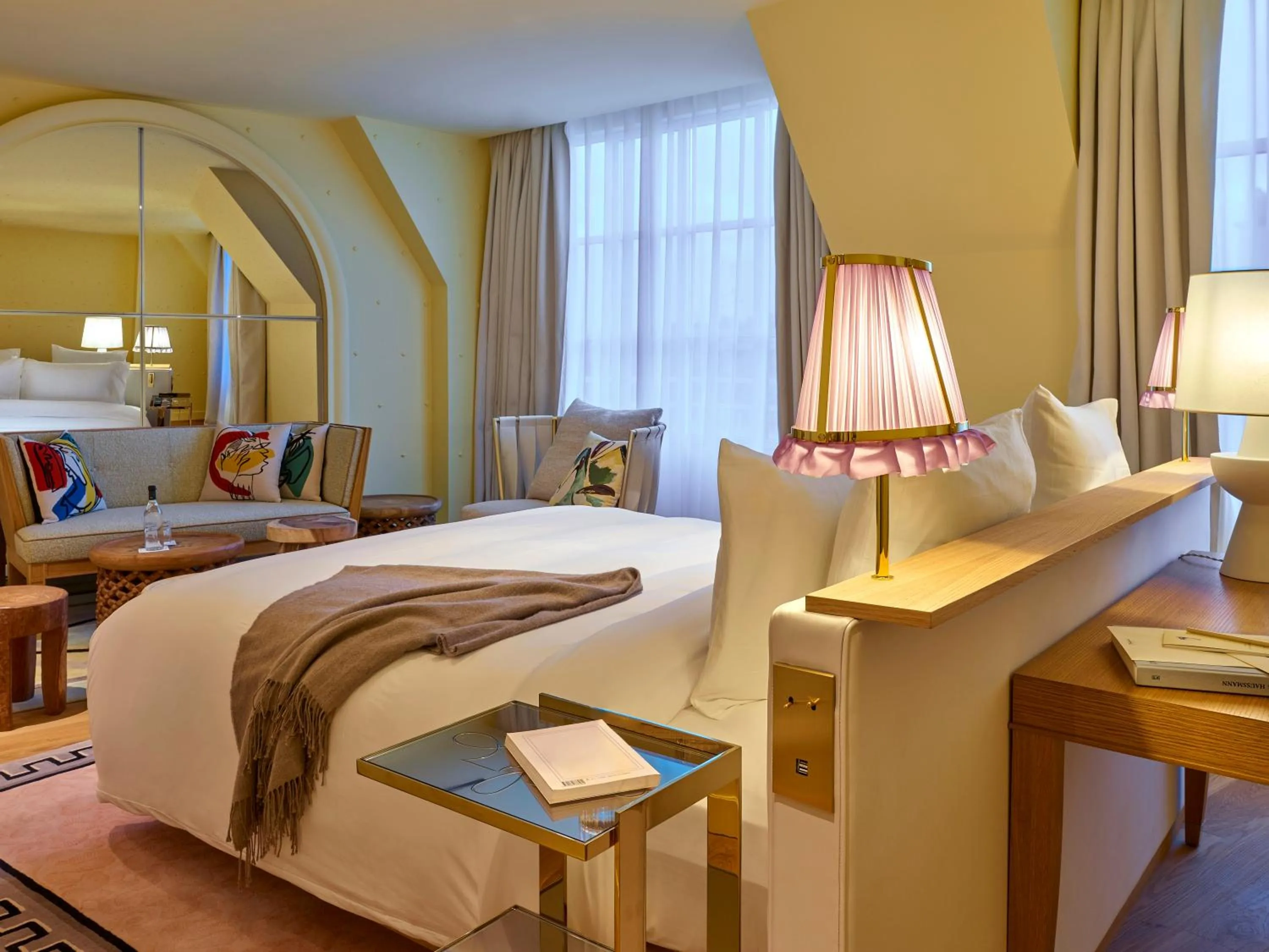 Photo of the whole room, Bed in 9Confidentiel