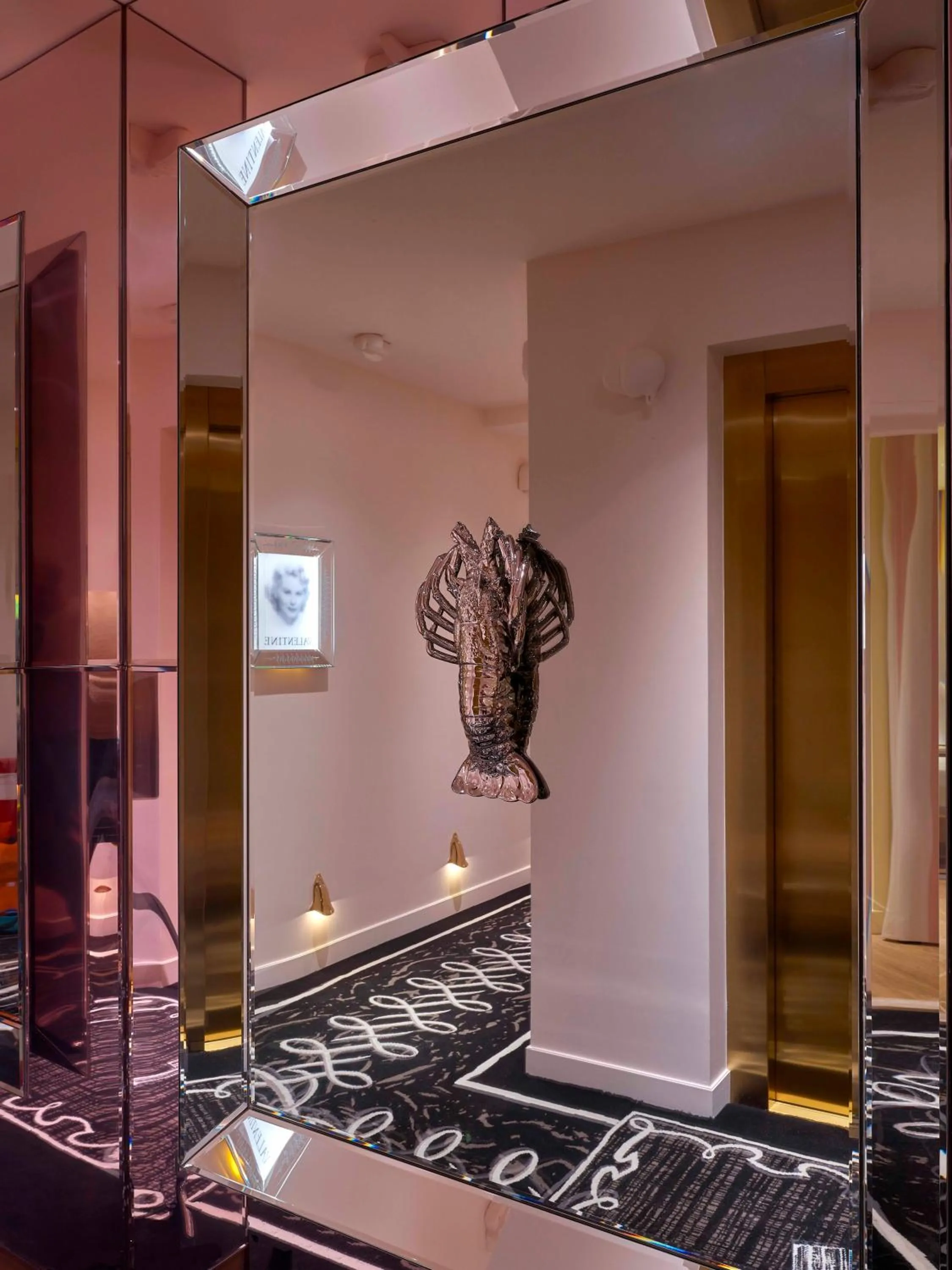 Lobby or reception in 9Confidentiel