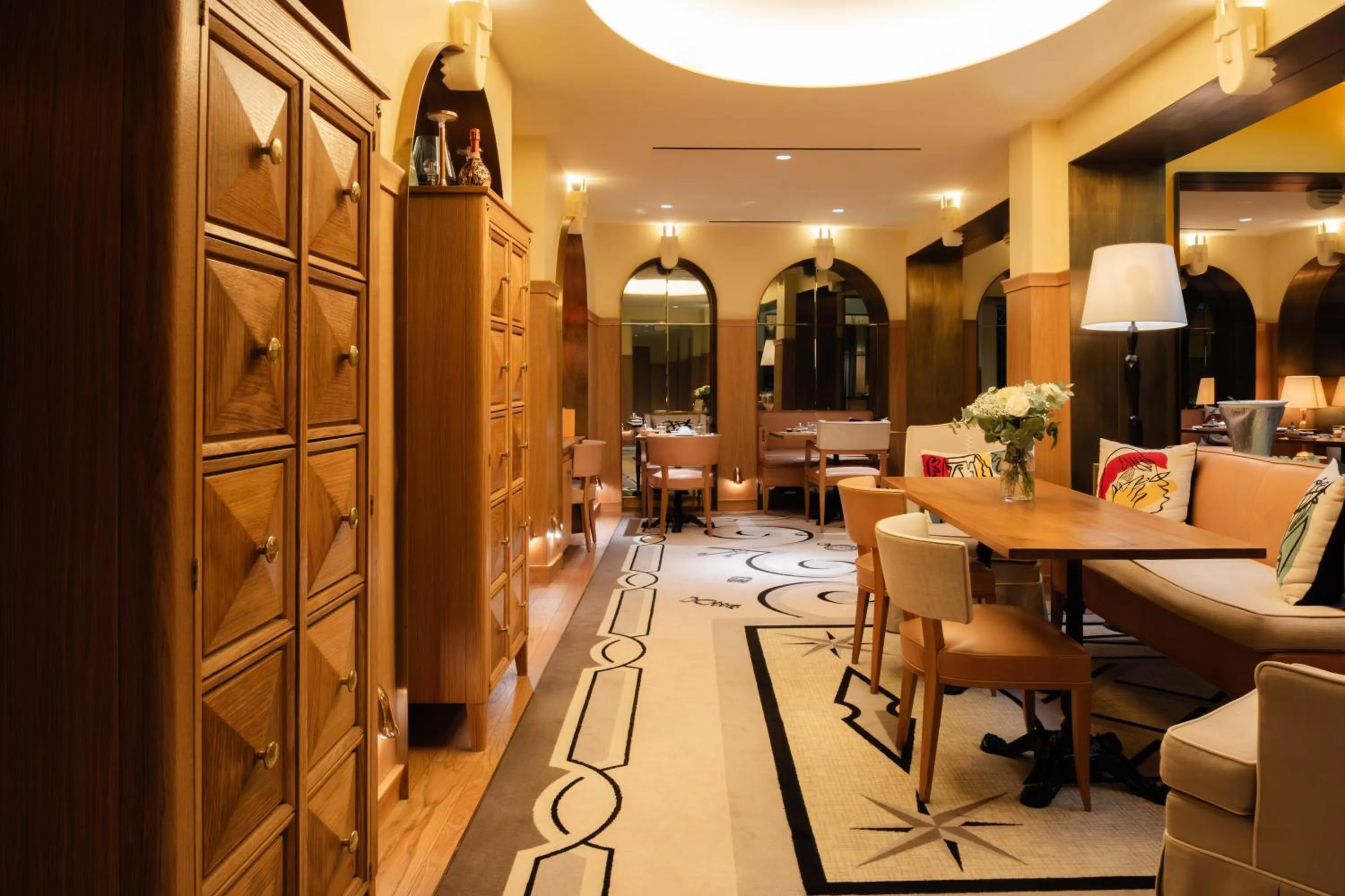 Breakfast in 9Confidentiel