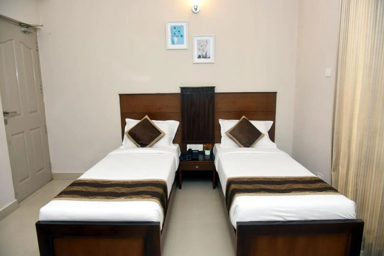 Bed in Hotel Pearl International