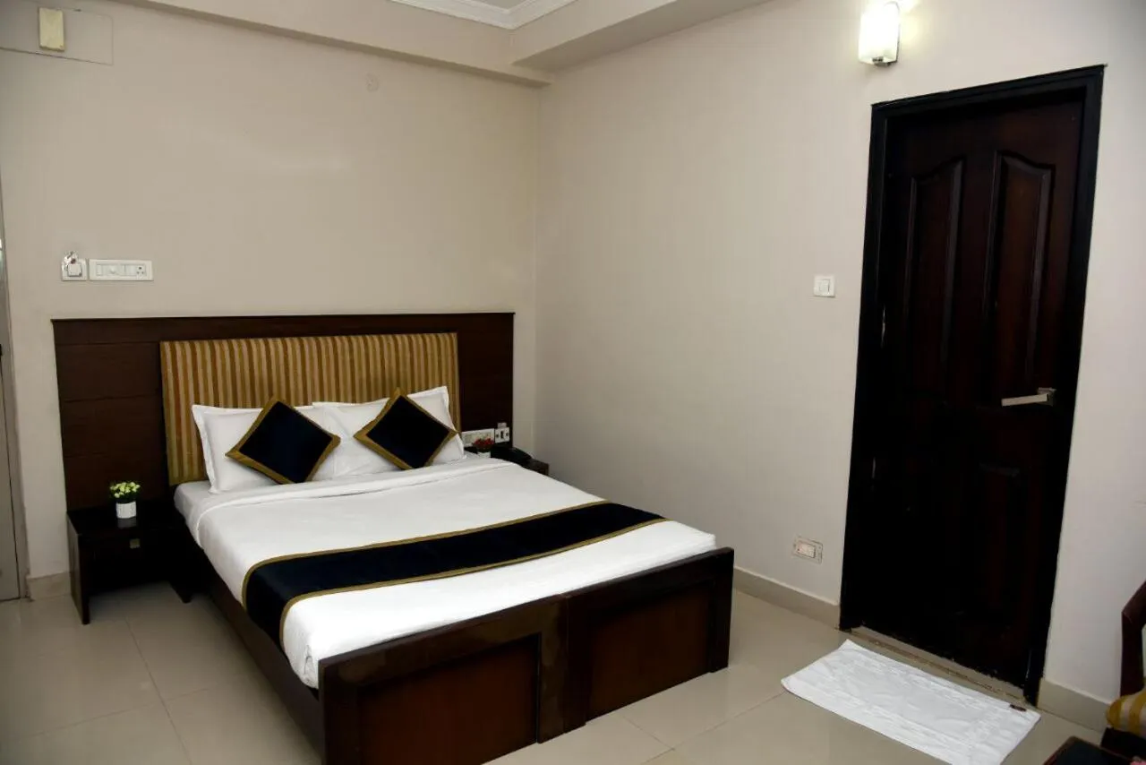 Bed in Hotel Pearl International