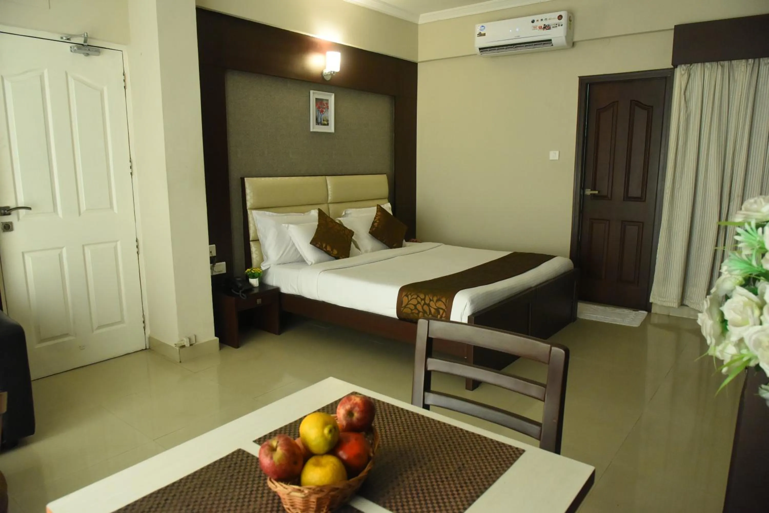 Photo of the whole room, Bed in Hotel Pearl International