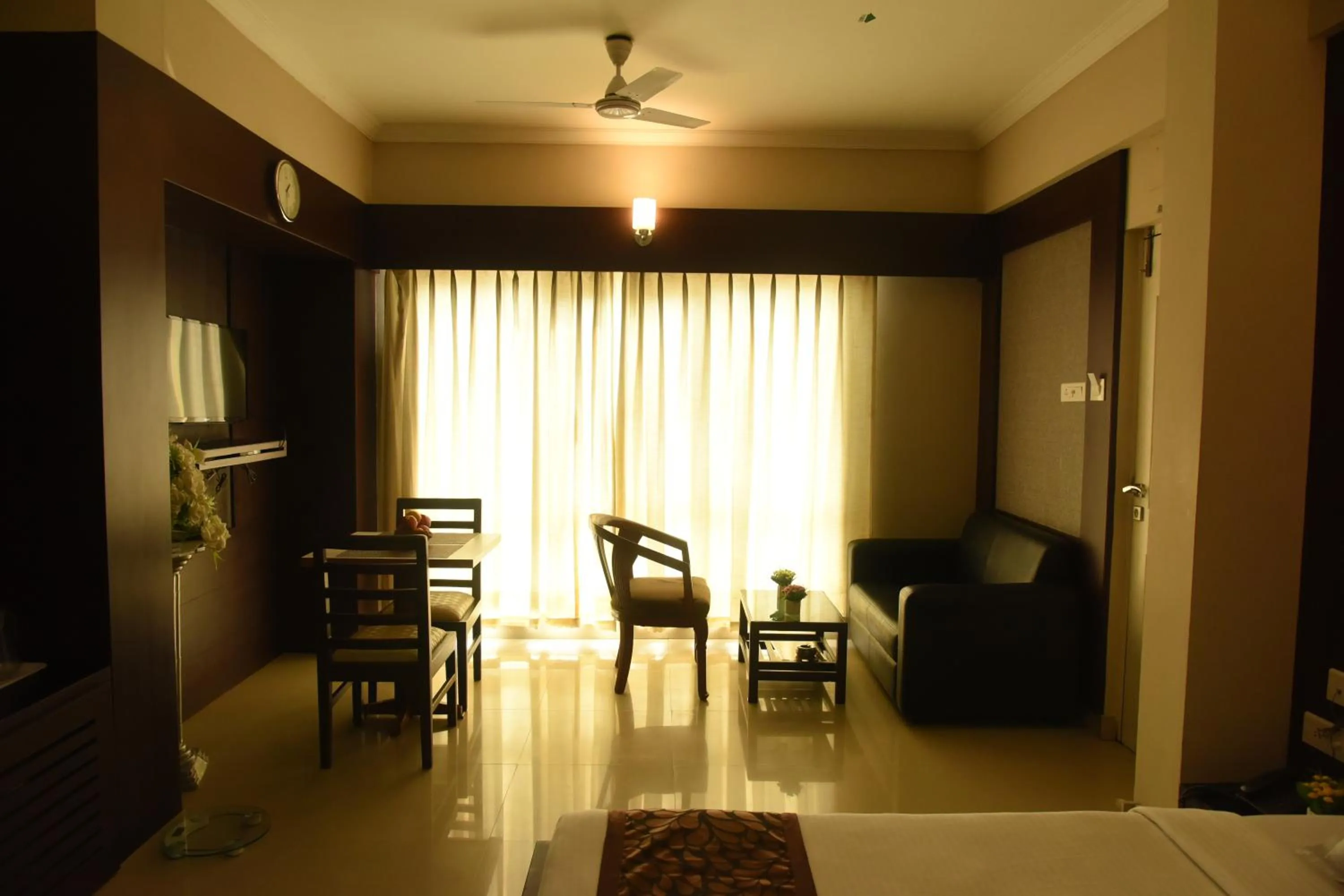 Bed in Hotel Pearl International