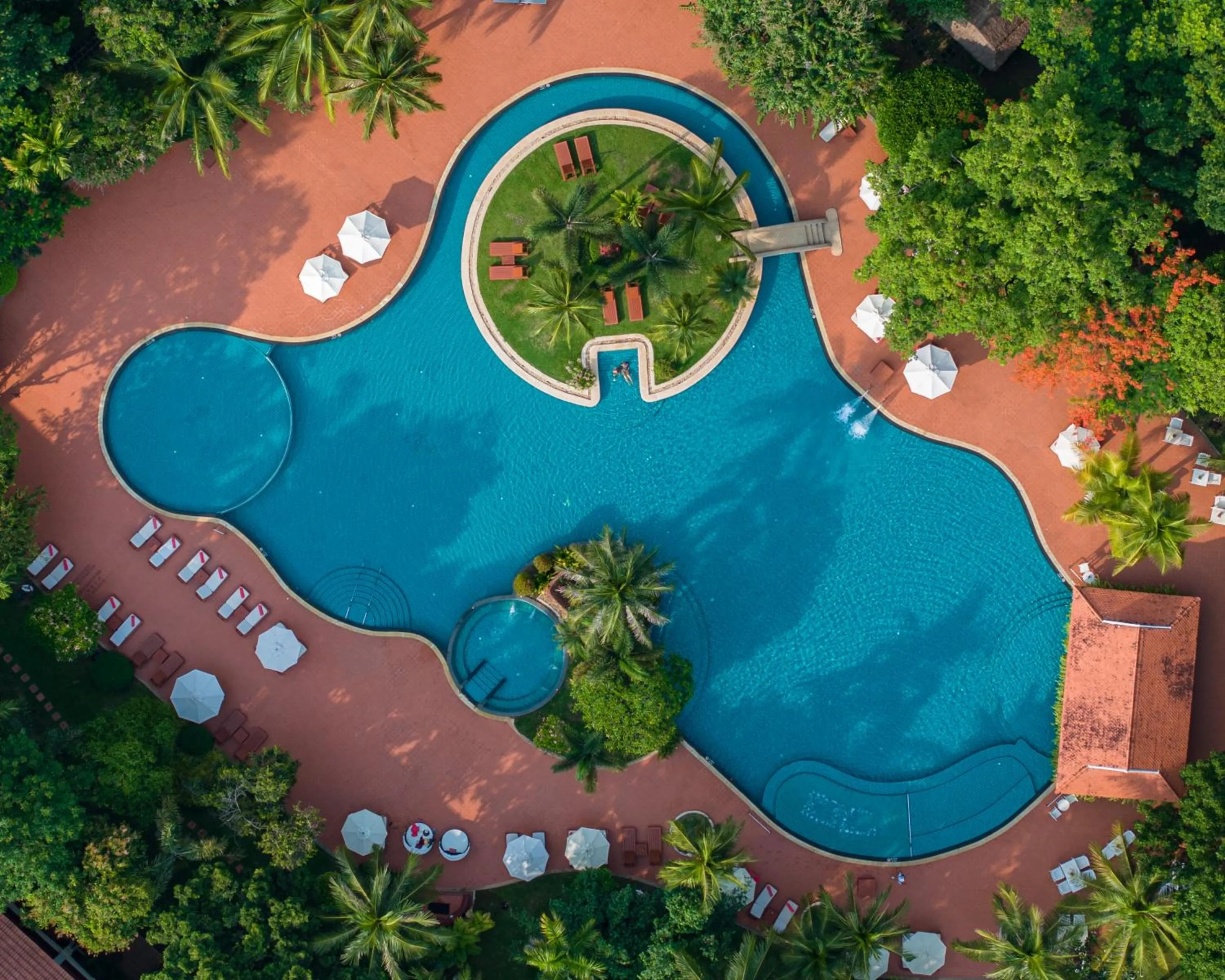 Swimming pool in Sofitel Angkor Phokeethra Golf & Spa Resort