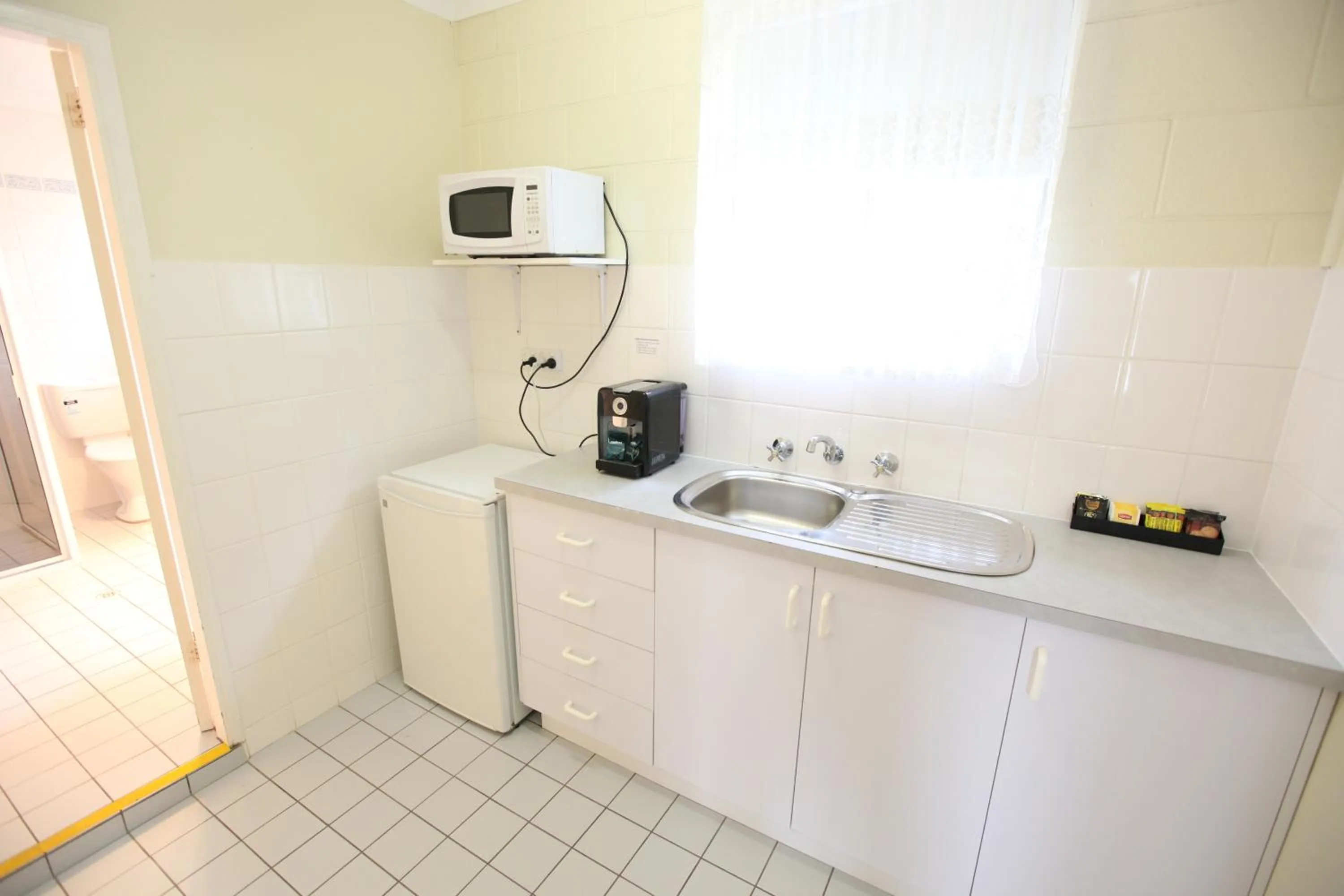 Kitchen or kitchenette in Clare Valley Motel